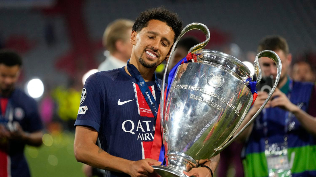 Marquinhos avec le trophée de la Ligue des Champions 2025 du PSG