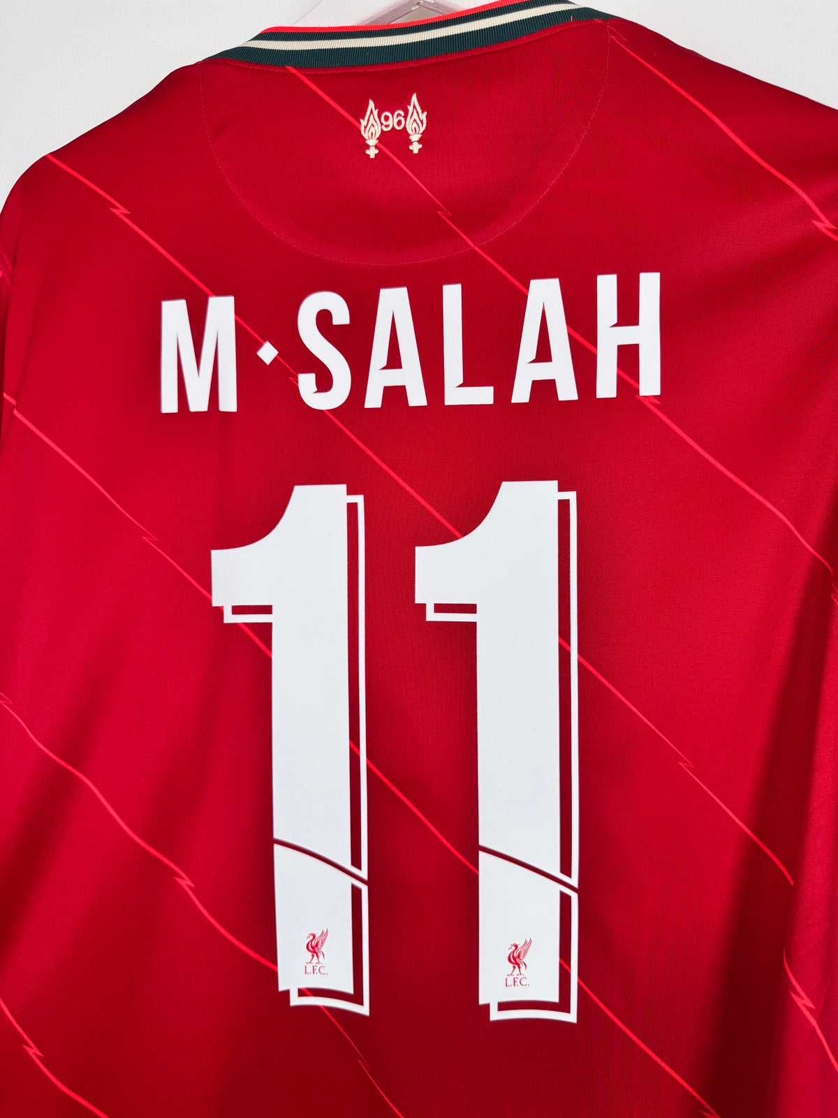 MAILLOT DE FOOTBALL LIVERPOOL 2021/2022 DOMICILE - MOHAMED SALAH #11 (L)