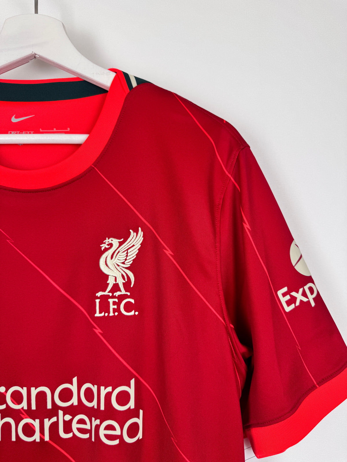 MAILLOT DE FOOTBALL LIVERPOOL 2021/2022 DOMICILE - MOHAMED SALAH #11 (L)