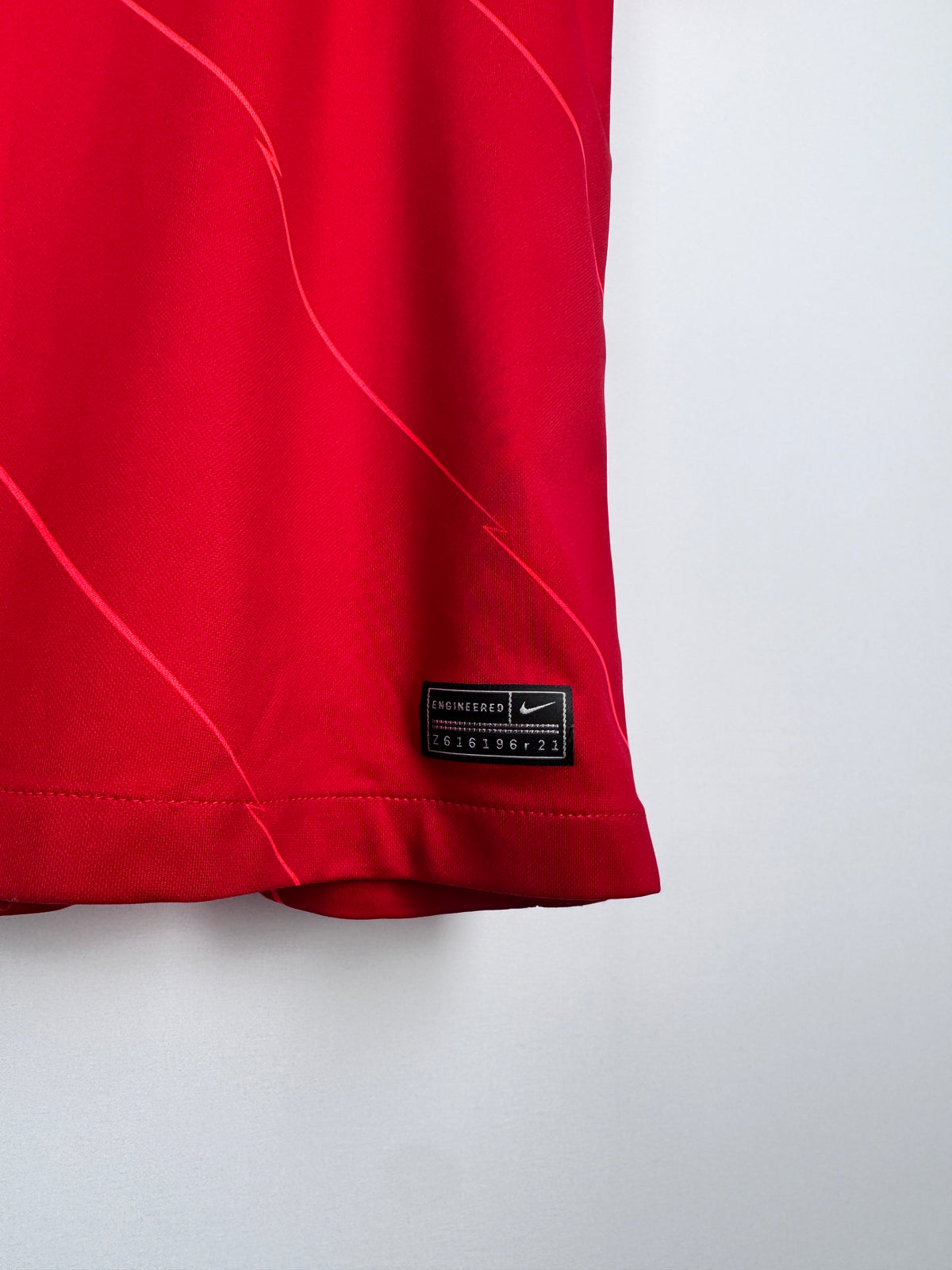 MAILLOT DE FOOTBALL LIVERPOOL 2021/2022 DOMICILE - MOHAMED SALAH #11 (L)
