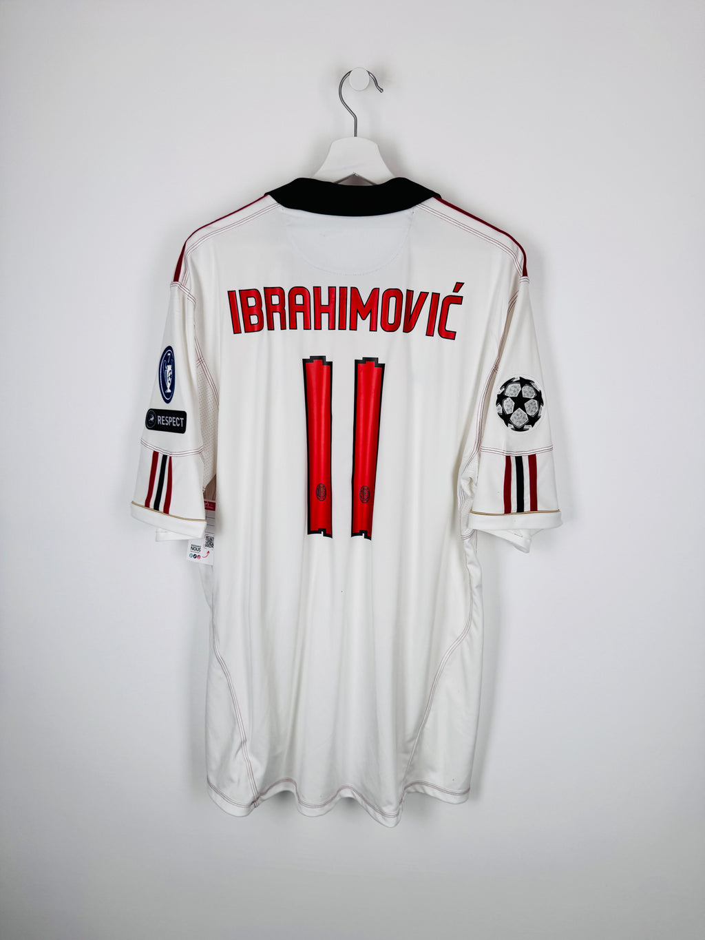 MAILLOT DE FOOTBALL AC MILAN 2010/2011 EXTÉRIEUR - ZLATAN IBRAHIMOVIC #11 (XL)