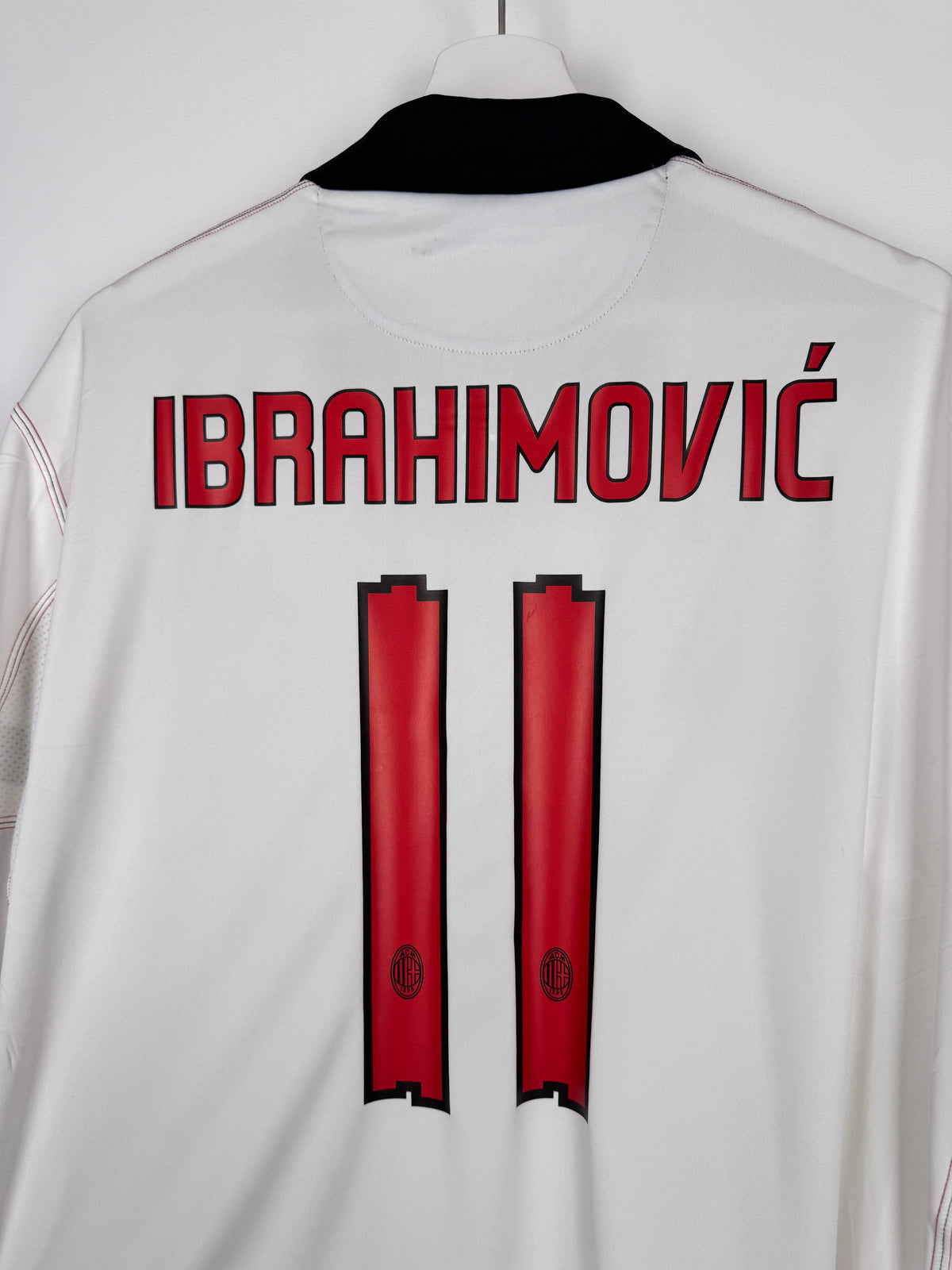 MAILLOT DE FOOTBALL AC MILAN 2010/2011 EXTÉRIEUR - ZLATAN IBRAHIMOVIC #11 (XL)