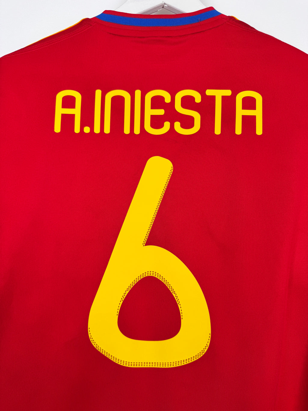 MAILLOT DE FOOTBALL ESPAGNE 2010 DOMICILE - ANDRES INIESTA #6 (L)