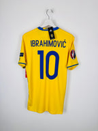 MAILLOT DE FOOTBALL SUÈDE 2016 DOMICILE NEUF AVEC ÉTIQUETTE - ZLATAN IBRAHIMOVIC #10 (S)