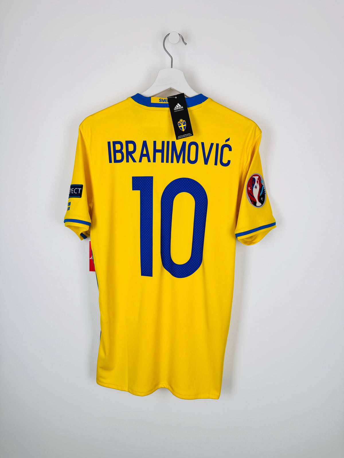 MAILLOT DE FOOTBALL SUÈDE 2016 DOMICILE NEUF AVEC ÉTIQUETTE - ZLATAN IBRAHIMOVIC #10 (S)