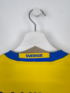 MAILLOT DE FOOTBALL SUÈDE 2016 DOMICILE NEUF AVEC ÉTIQUETTE - ZLATAN IBRAHIMOVIC #10 (S)