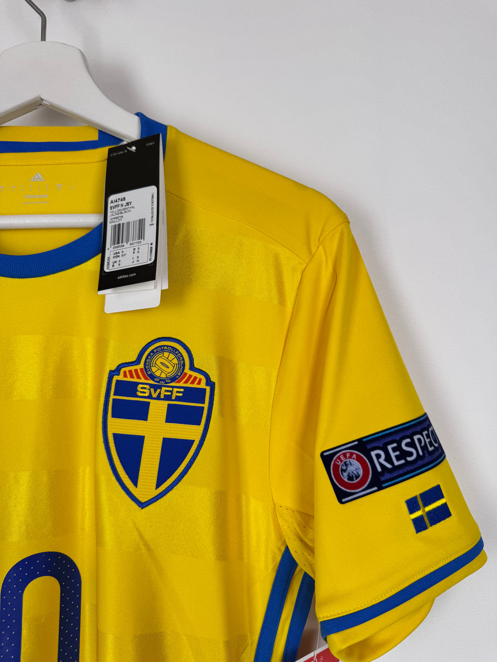 MAILLOT DE FOOTBALL SUÈDE 2016 DOMICILE NEUF AVEC ÉTIQUETTE - ZLATAN IBRAHIMOVIC #10 (S)