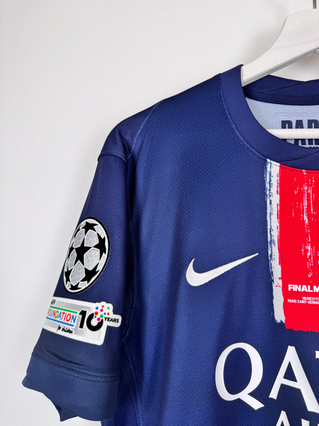MAILLOT DE FOOTBALL PSG 2024/2025 DOMICILE FINALE MUNICH 2025 - KHVICHA KVARATSKHELIA #7 (M)