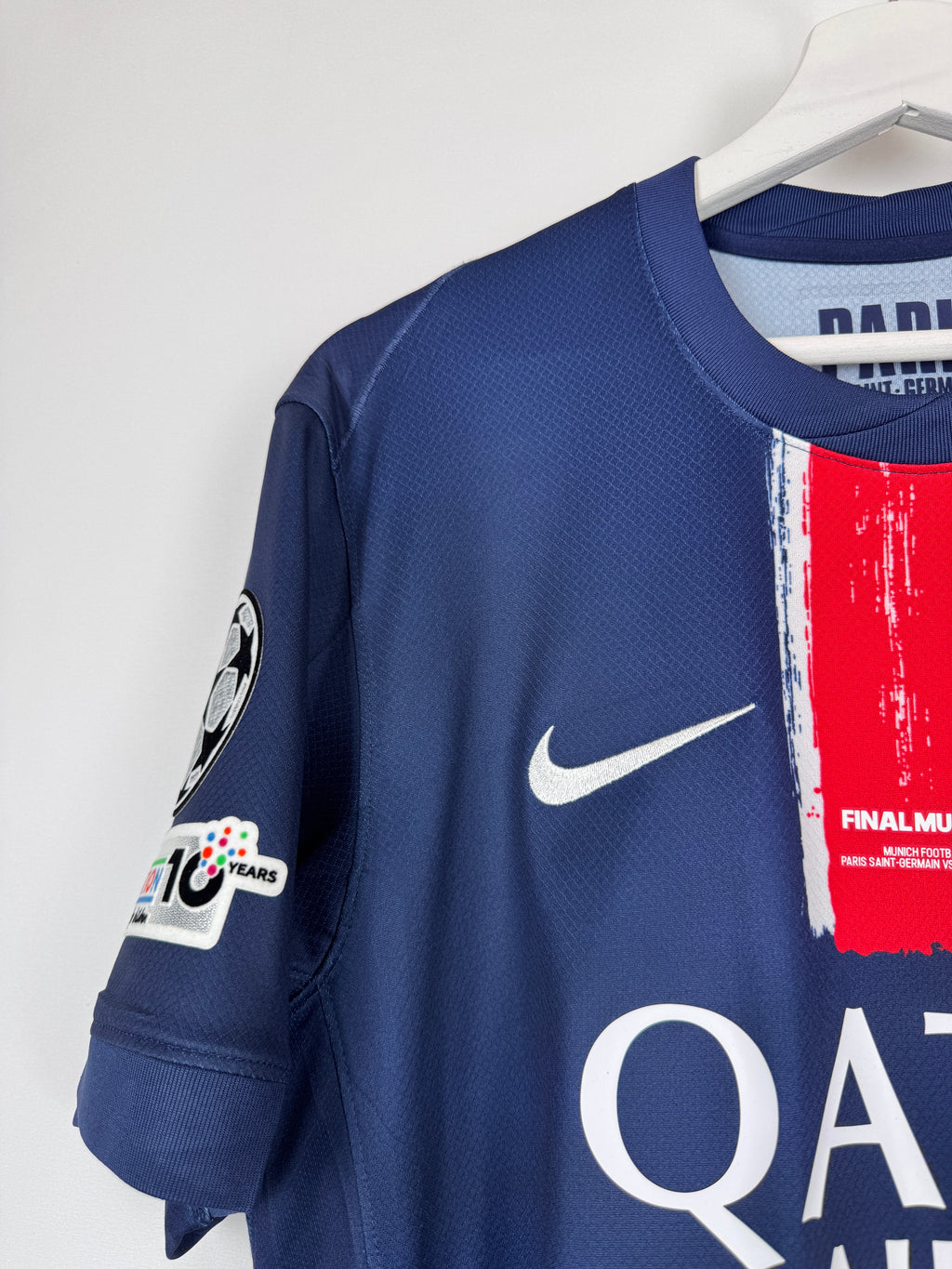 MAILLOT DE FOOTBALL PSG 2024/2025 DOMICILE FINALE MUNICH 2025 - KHVICHA KVARATSKHELIA #7 (M)