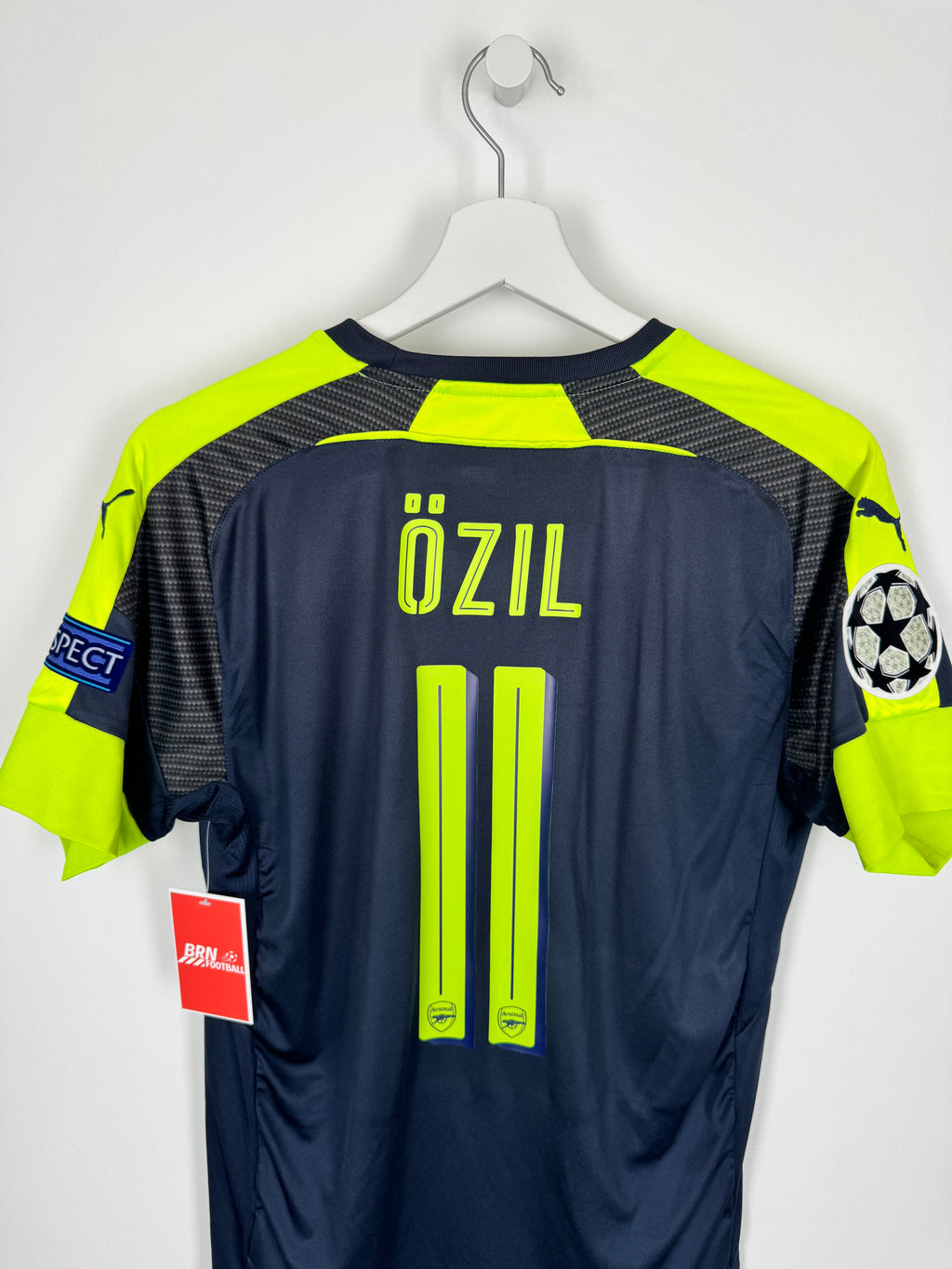ARSENAL 2016/2017 THIRD FOOTBALL SHIRT - OZIL #11 (S)