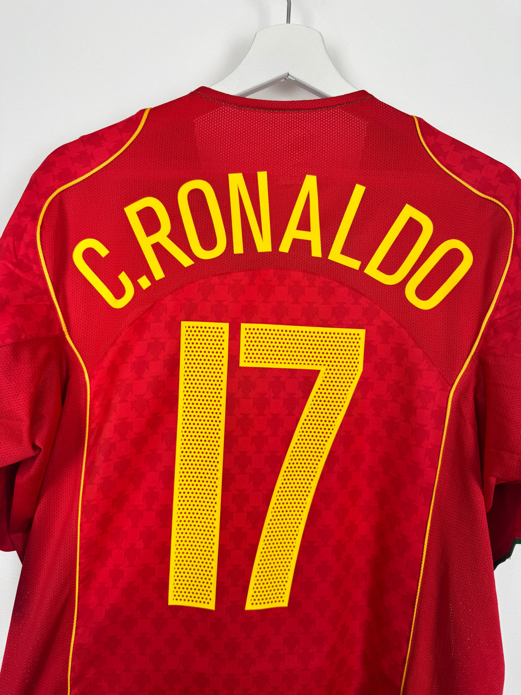 PORTUGAL 2004 HOME FOOTBALL SHIRT - RONALDO #17 (L)
