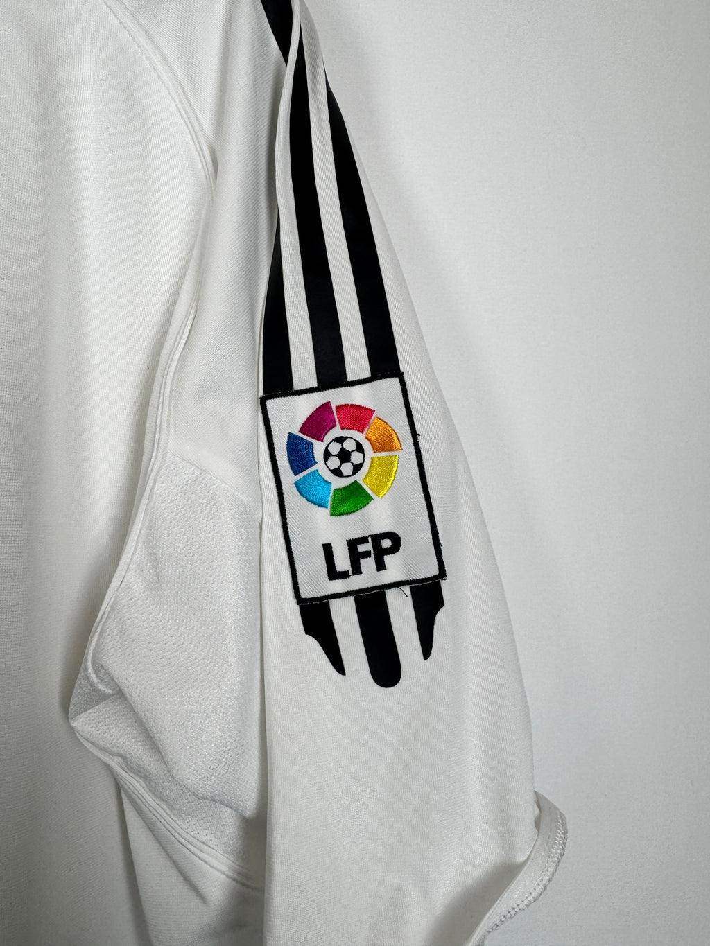 REAL MADRID 2005/2006 HOME FOOTBALL SHIRT - ZIDANE #5 (L)