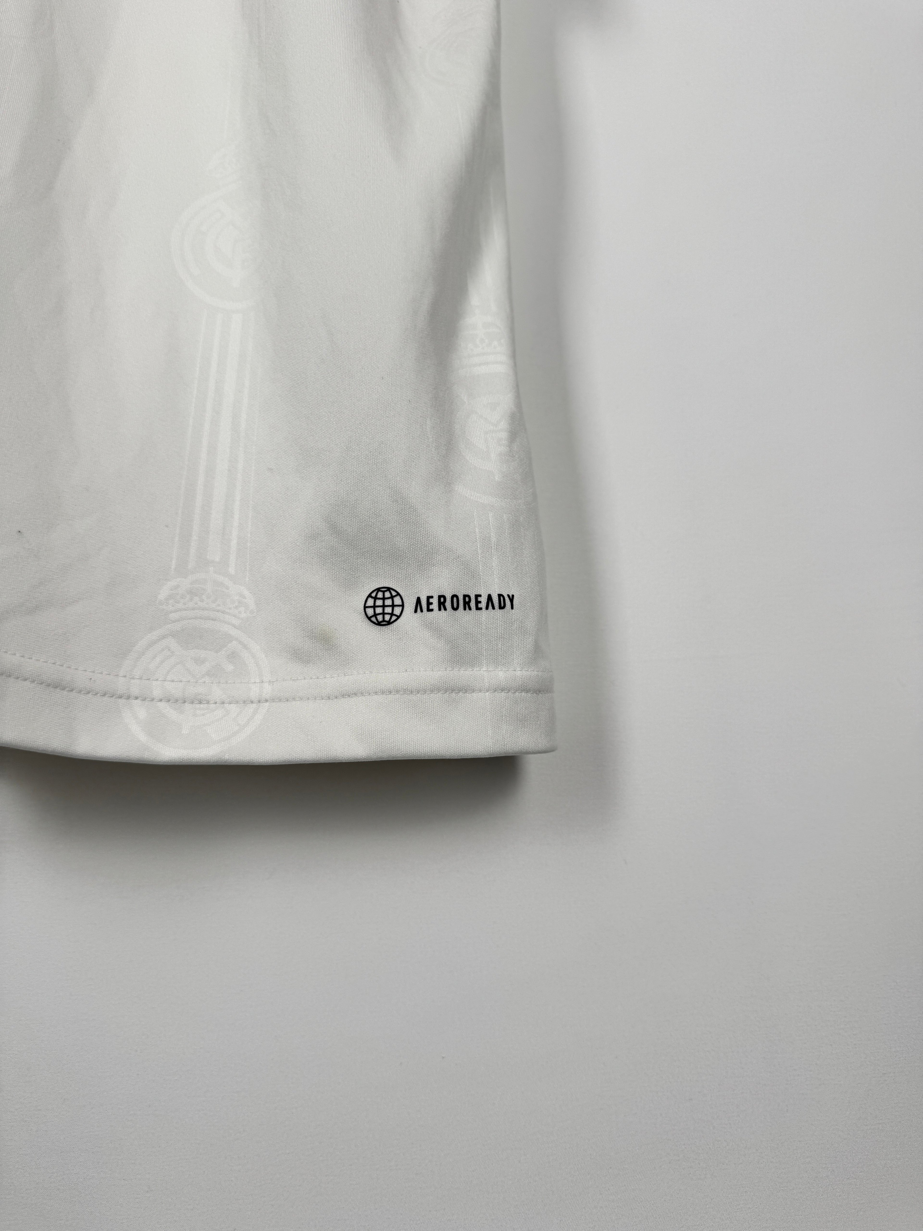 REAL MADRID 2022/2023 HOME FOOTBALL JERSEY - BENZEMA #9 BALLON D'OR (M)