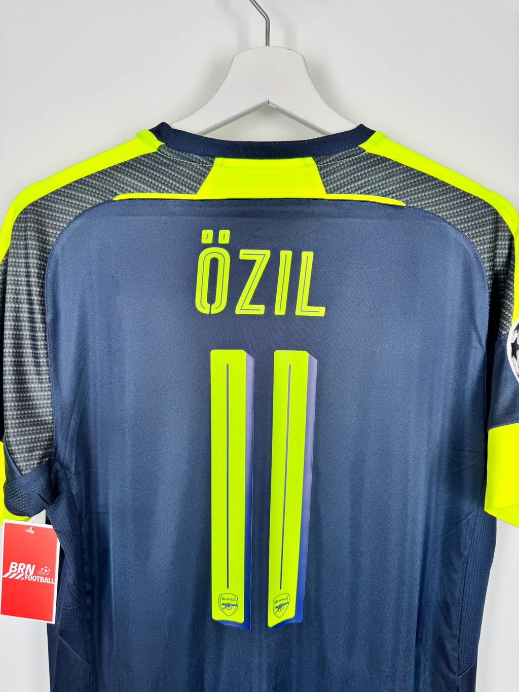 ARSENAL 2016/2017 THIRD FOOTBALL SHIRT - OZIL #11 (M)