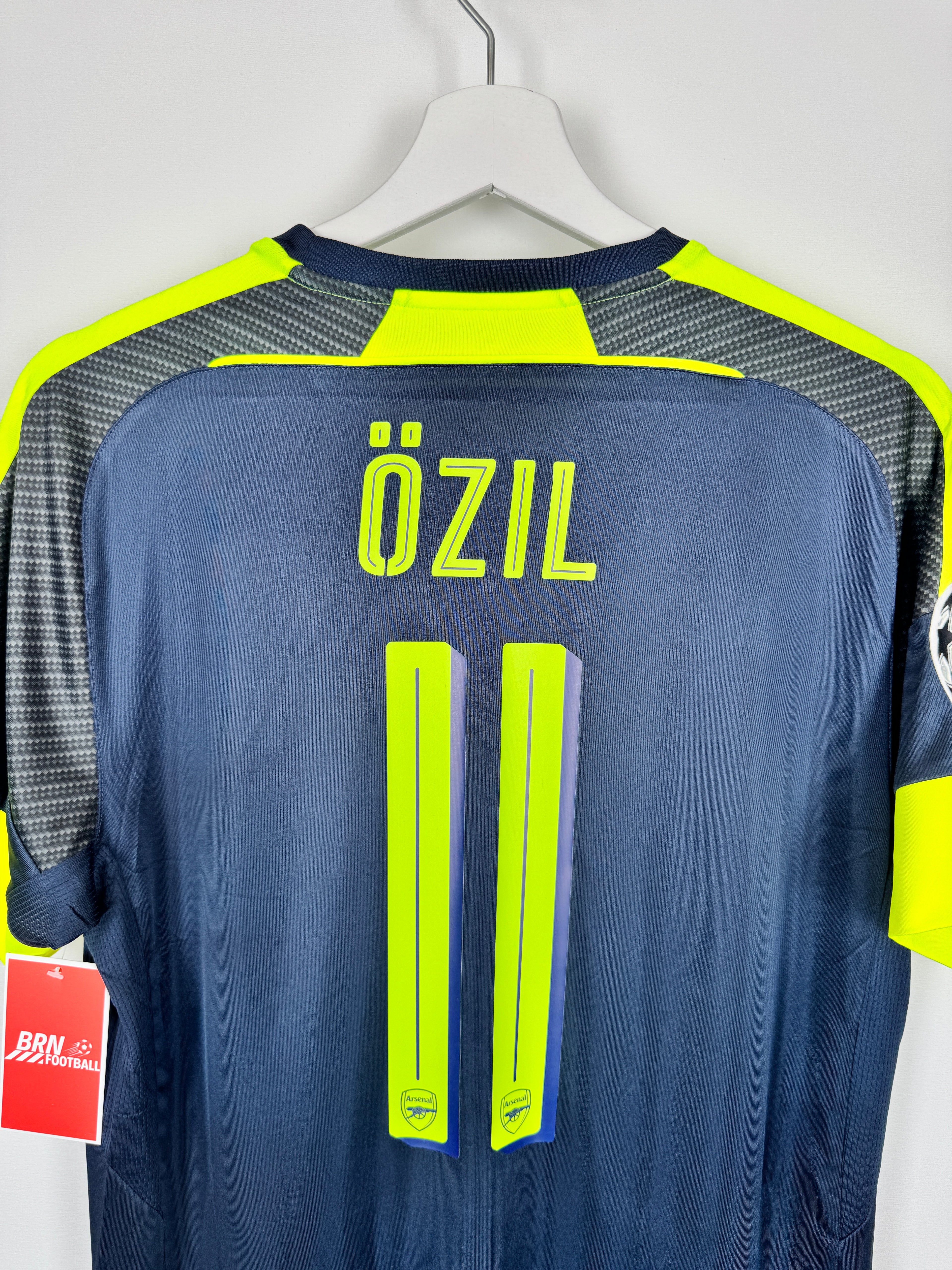ARSENAL 2016/2017 THIRD FOOTBALL SHIRT - OZIL #11 (M)