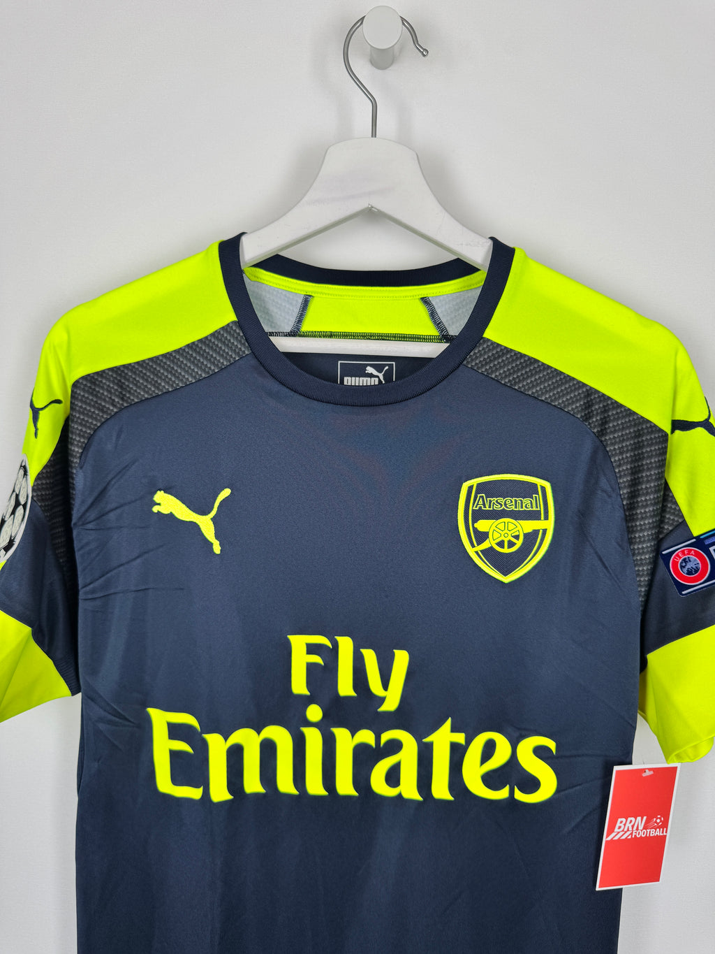 ARSENAL 2016/2017 THIRD FOOTBALL SHIRT - OZIL #11 (M)