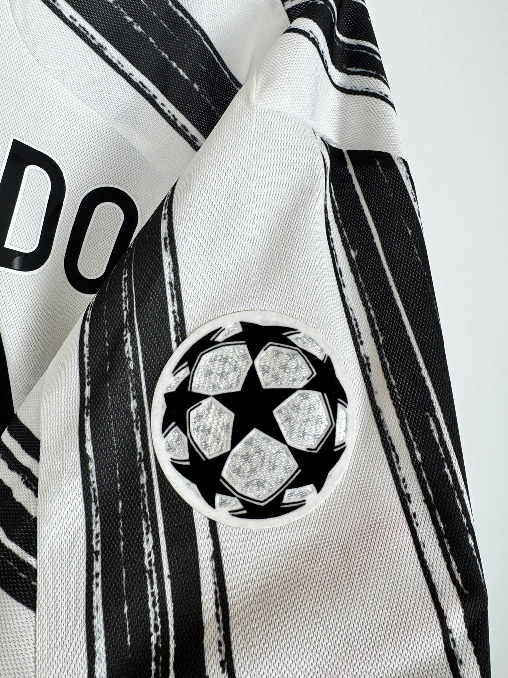 JUVENTUS HOME FOOTBALL SHIRT 2020/2021 - RONALDO #7 (L)