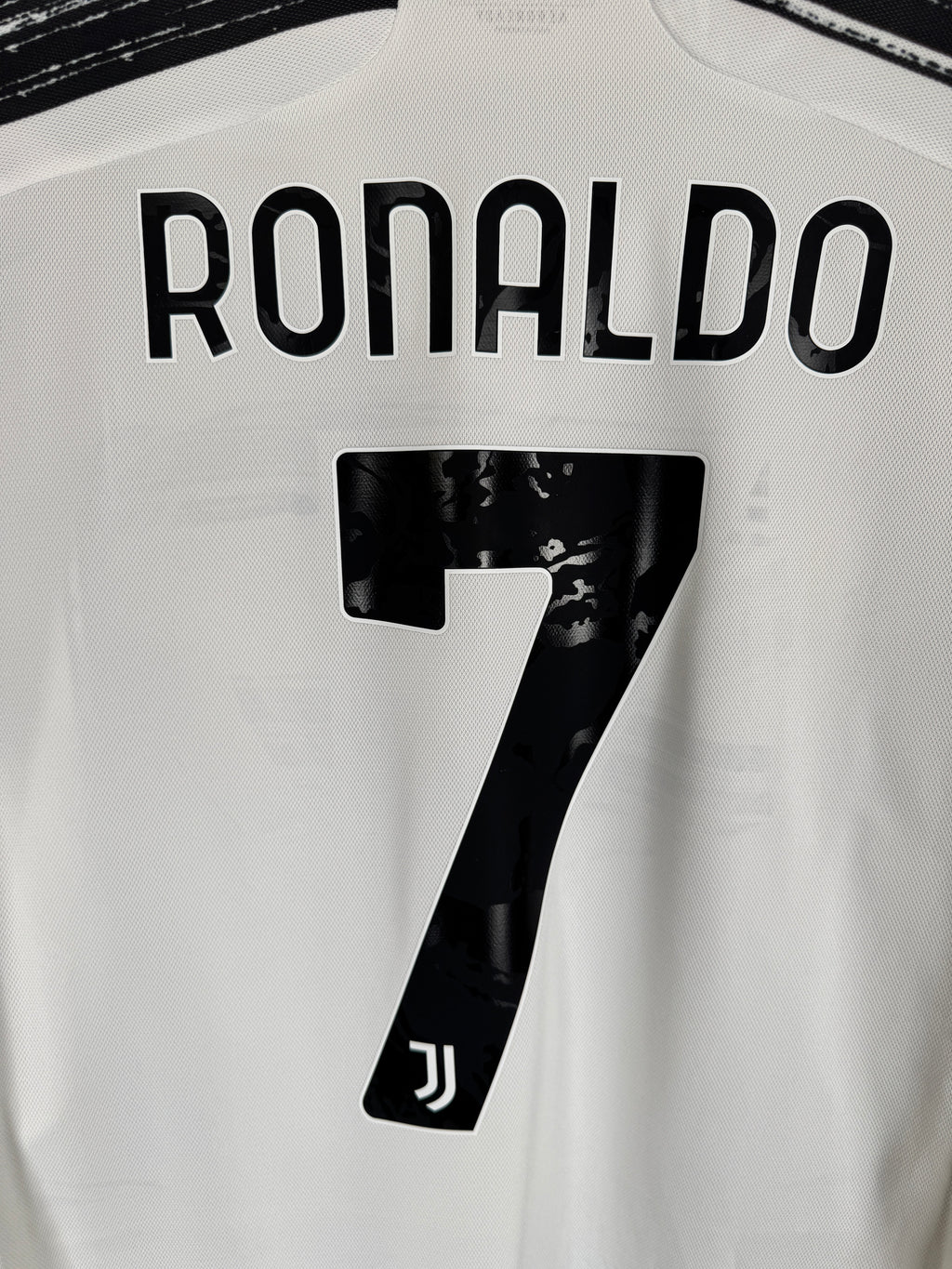 JUVENTUS HOME FOOTBALL SHIRT 2020/2021 - RONALDO #7 (L)