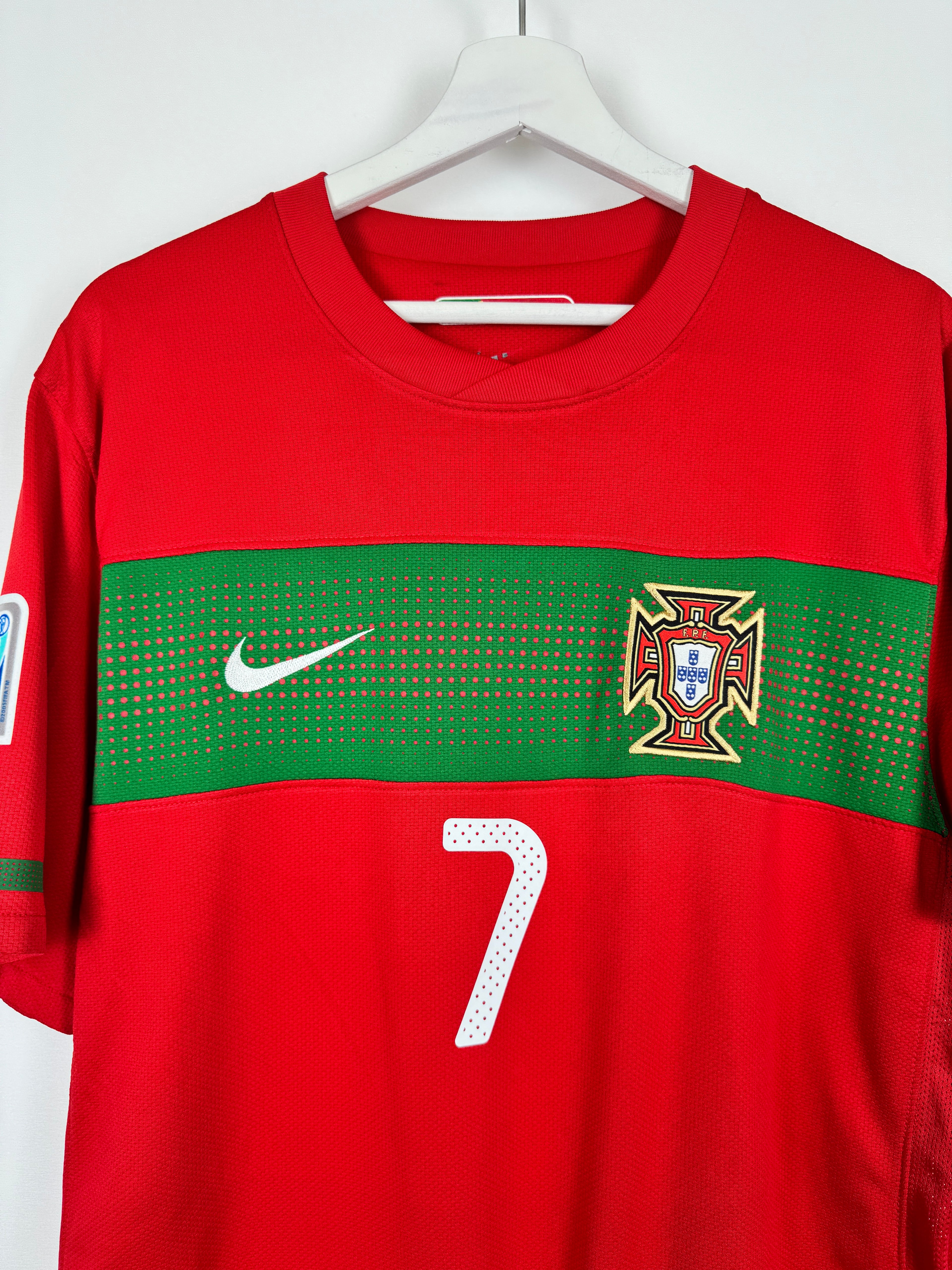 PORTUGAL 2010 HOME FOOTBALL JERSEY - RONALDO #7 (L)