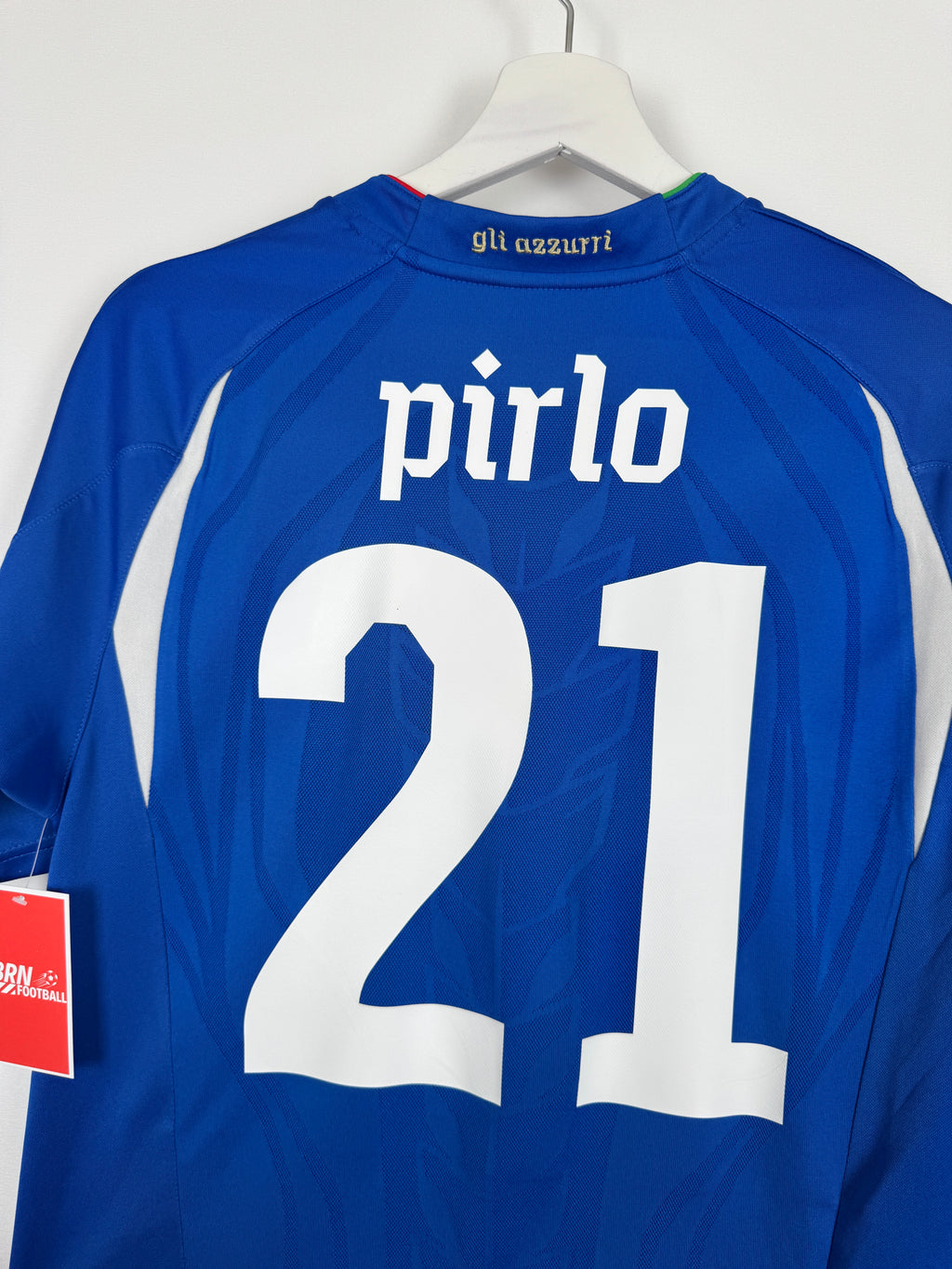 ITALY 2010 HOME FOOTBALL SHIRT - PIRLO #21 (M)