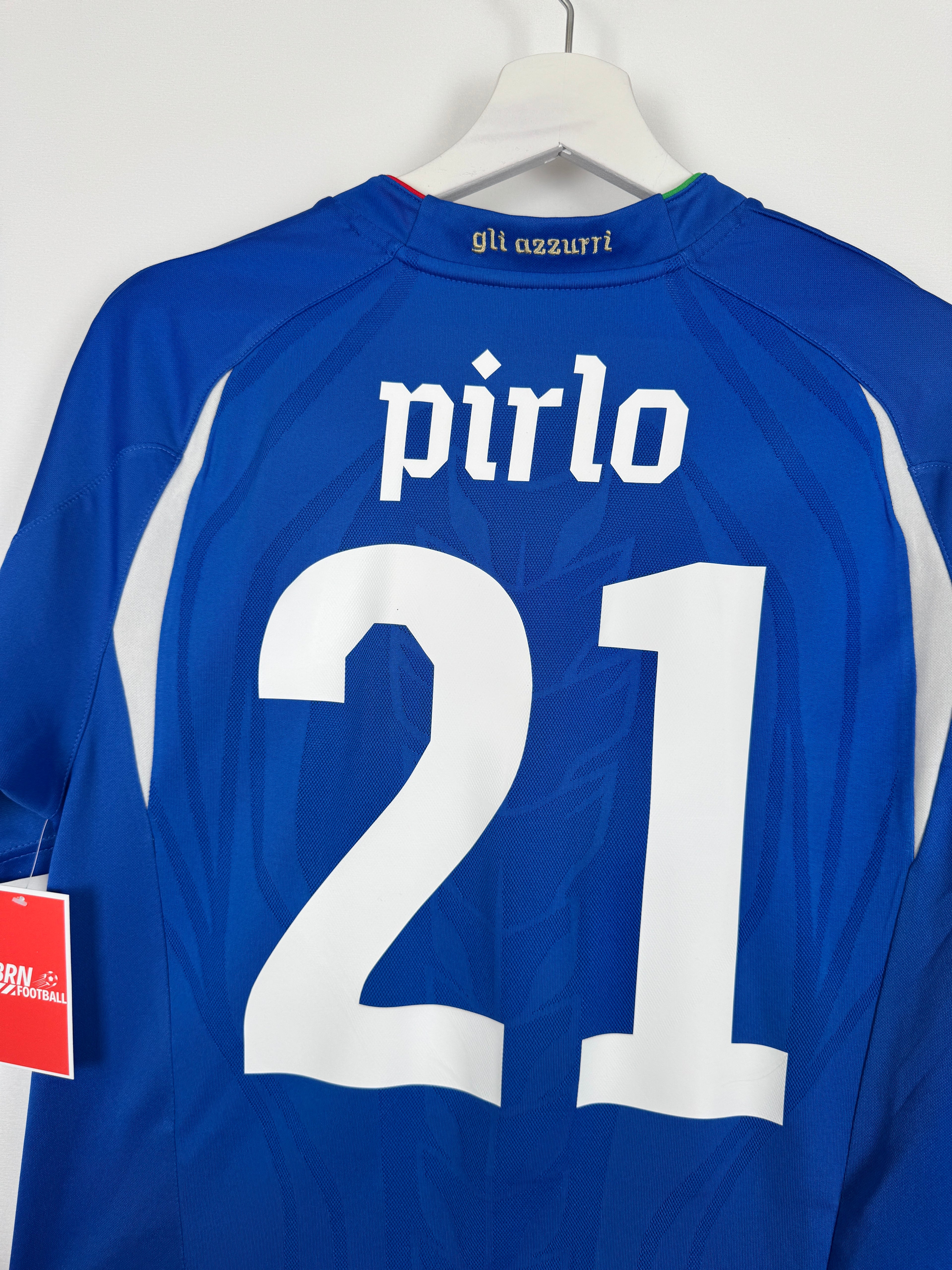ITALY 2010 HOME FOOTBALL SHIRT - PIRLO #21 (M)