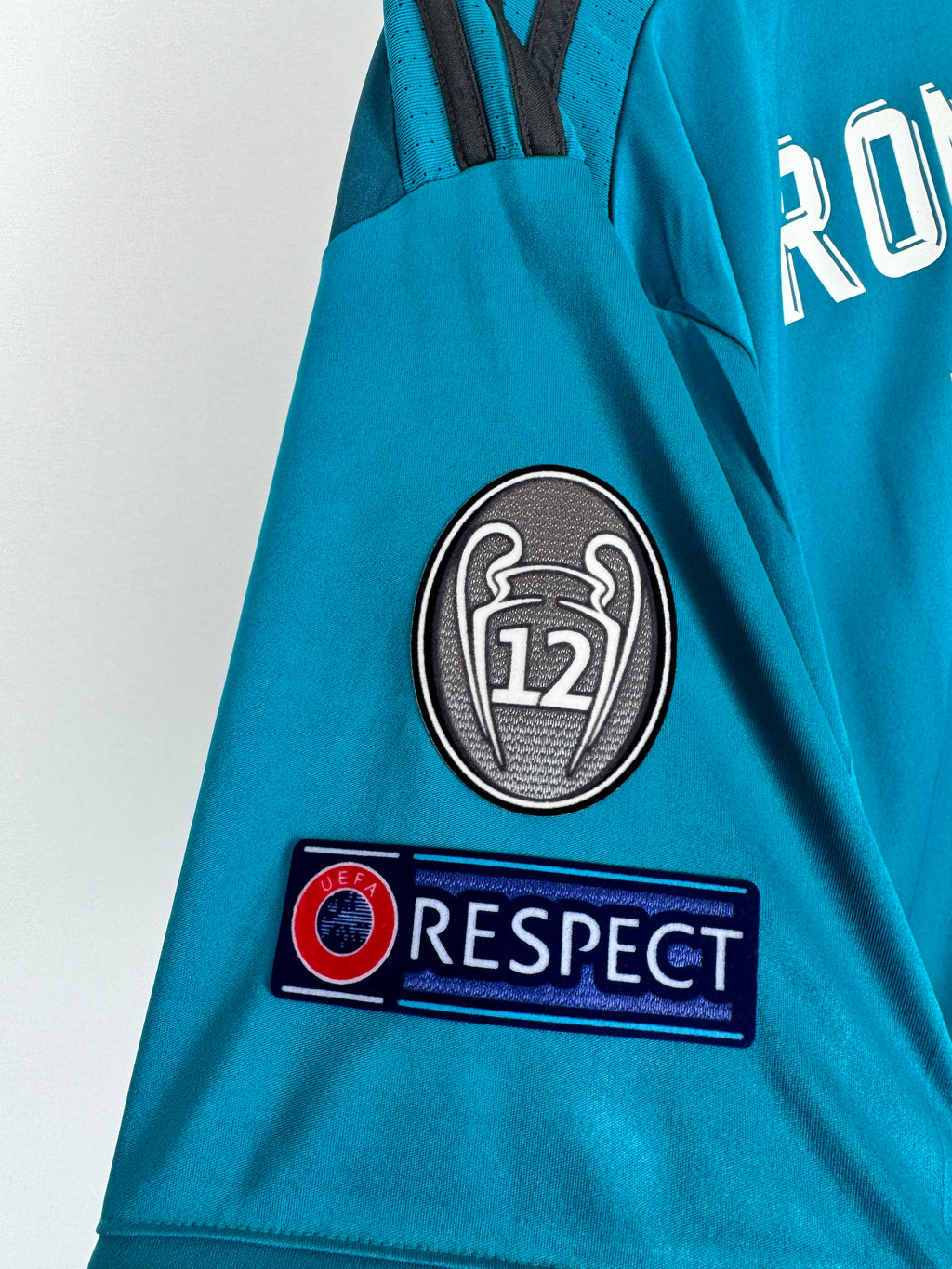 REAL MADRID 2017/2018 THIRD FOOTBALL SHIRT - RONALDO #7 (L)
