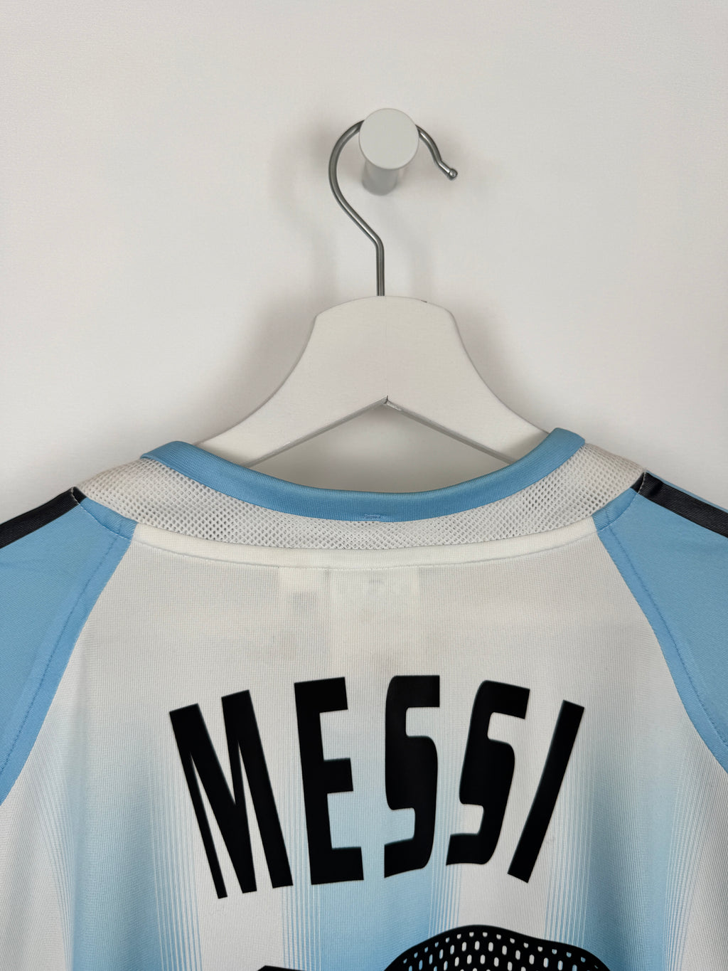 ARGENTINA 2004 HOME FOOTBALL SHIRT - MESSI #18 (XL)