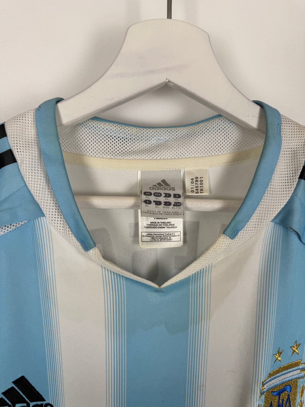 ARGENTINA 2004 HOME FOOTBALL SHIRT - MESSI #18 (XL)