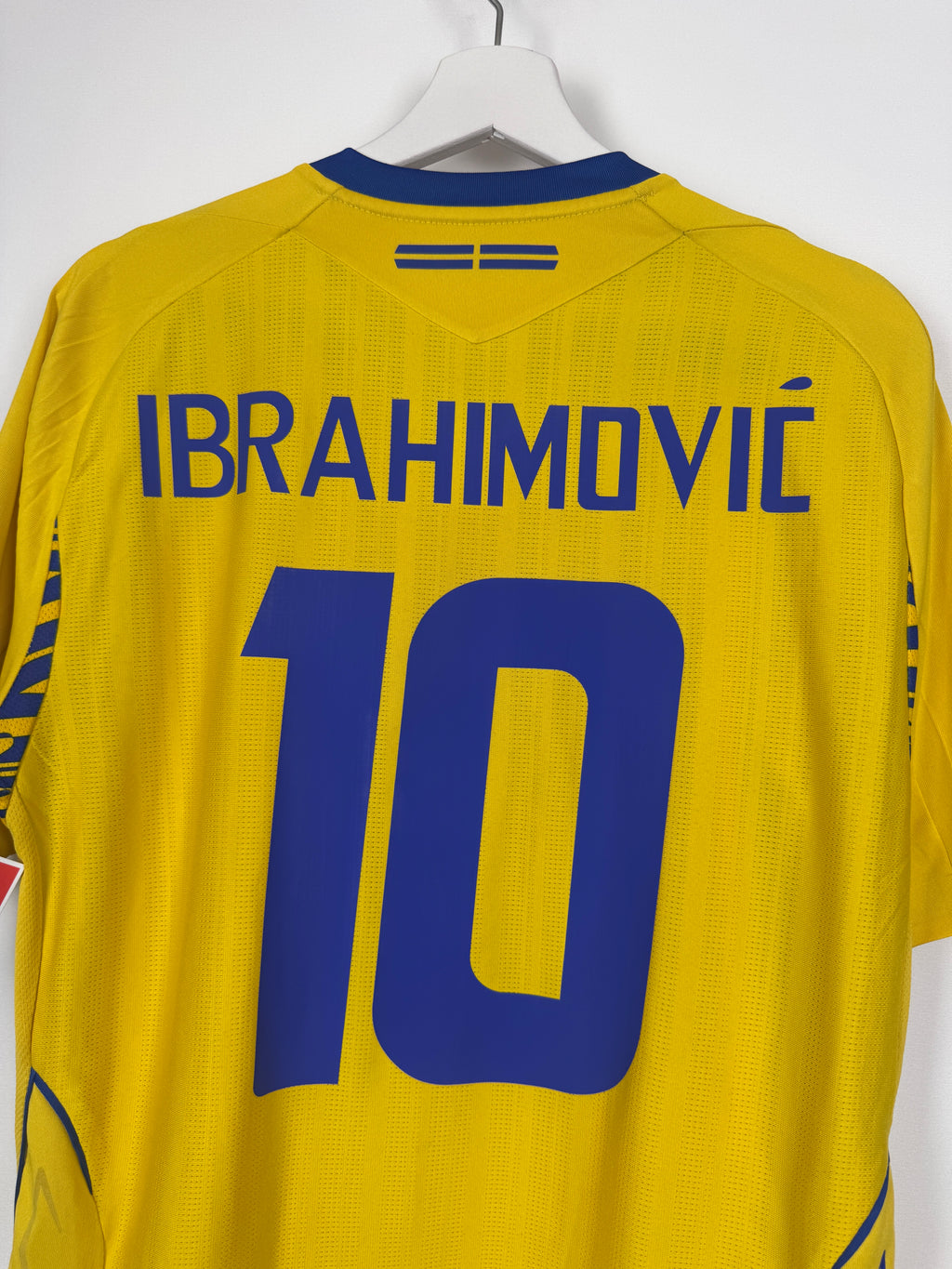 MAILLOT DE FOOTBALL SUÈDE 2008 DOMICILE - ZLATAN IBRAHIMOVIC #10 (M)