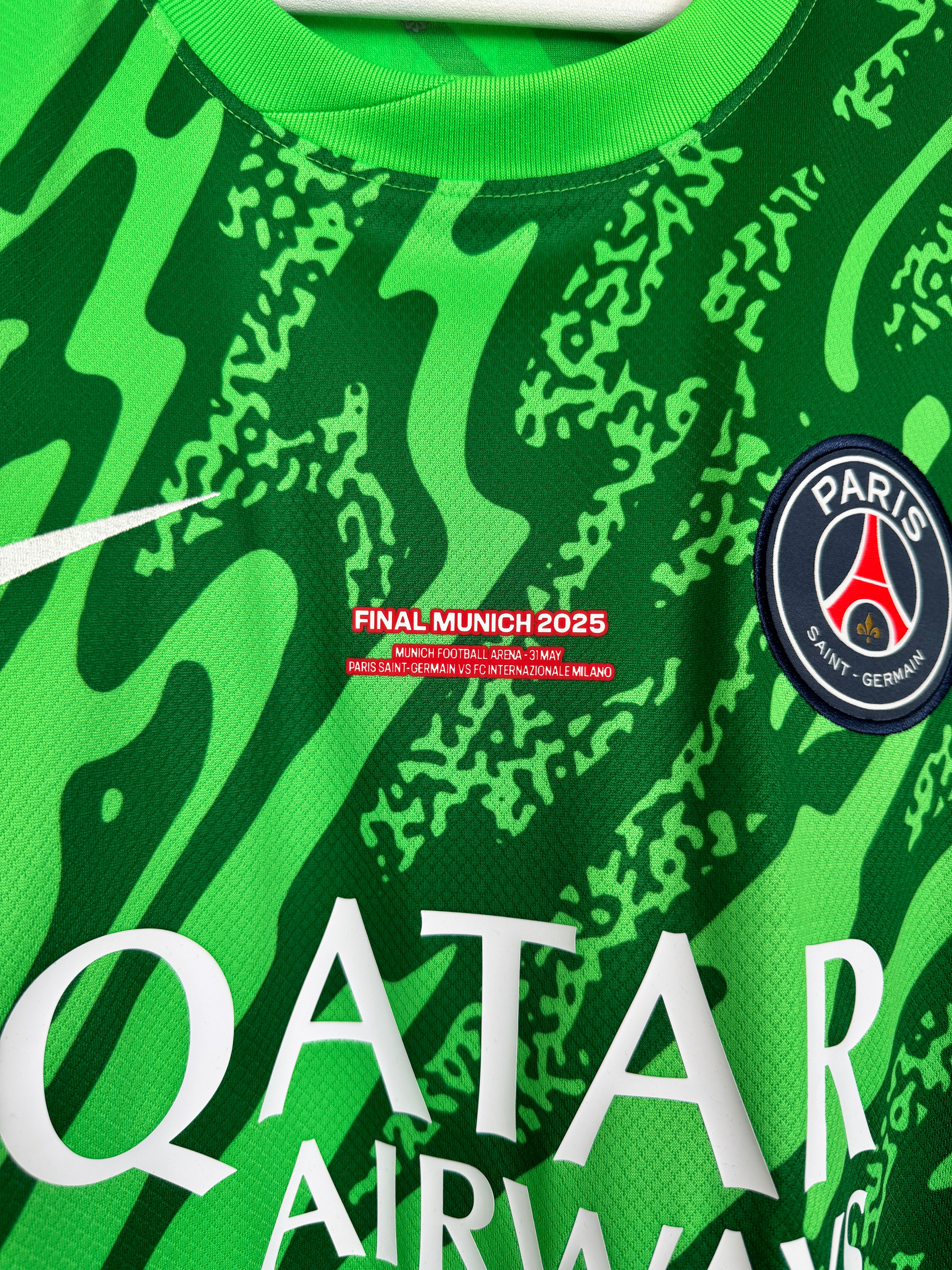 PSG 2024/2025 FOOTBALL JERSEY GOALKEEPER - DONNARUMMA #1 (L)