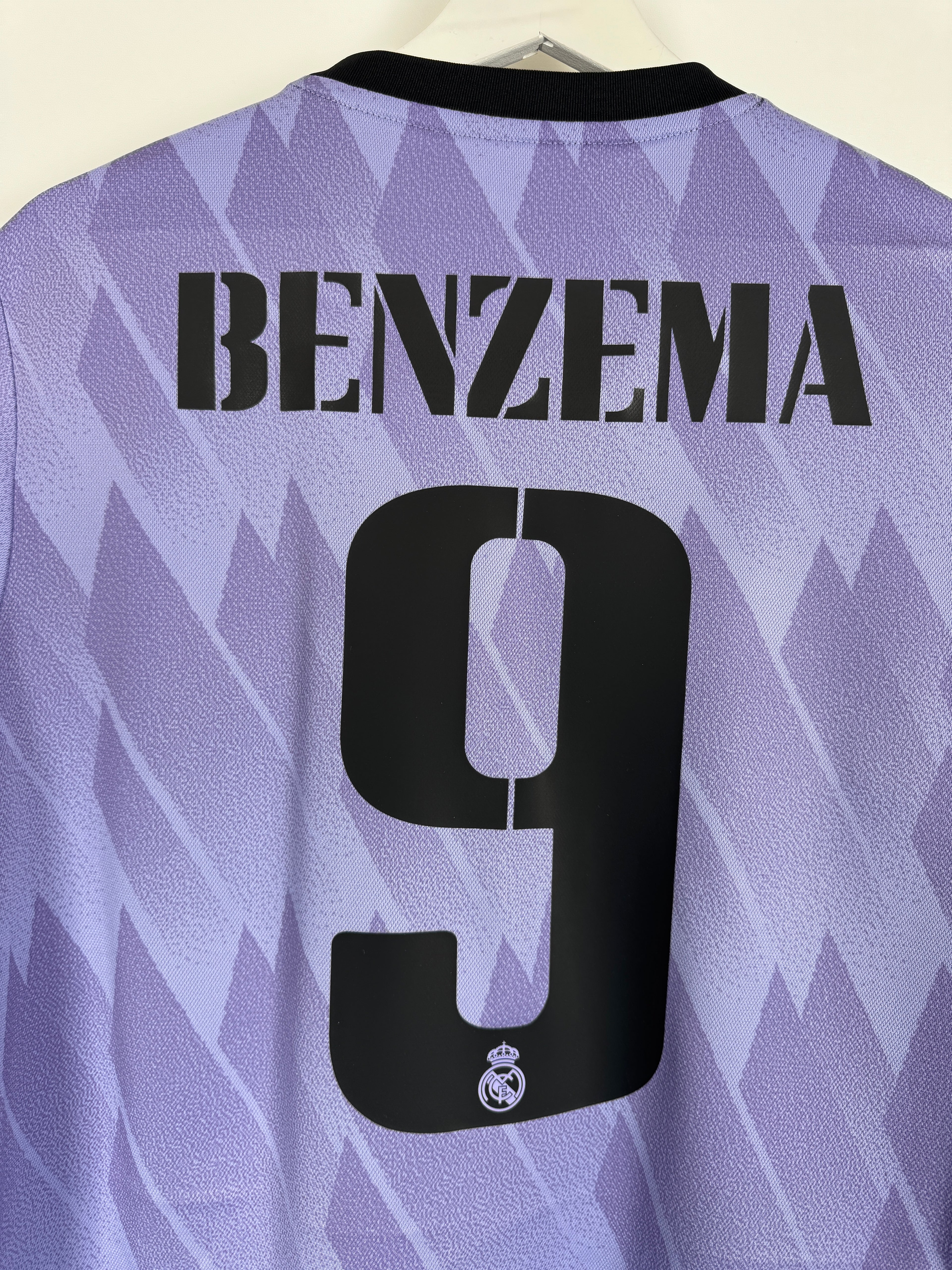 REAL MADRID 2022/2023 AWAY FOOTBALL JERSEY - BENZEMA #9 (M)