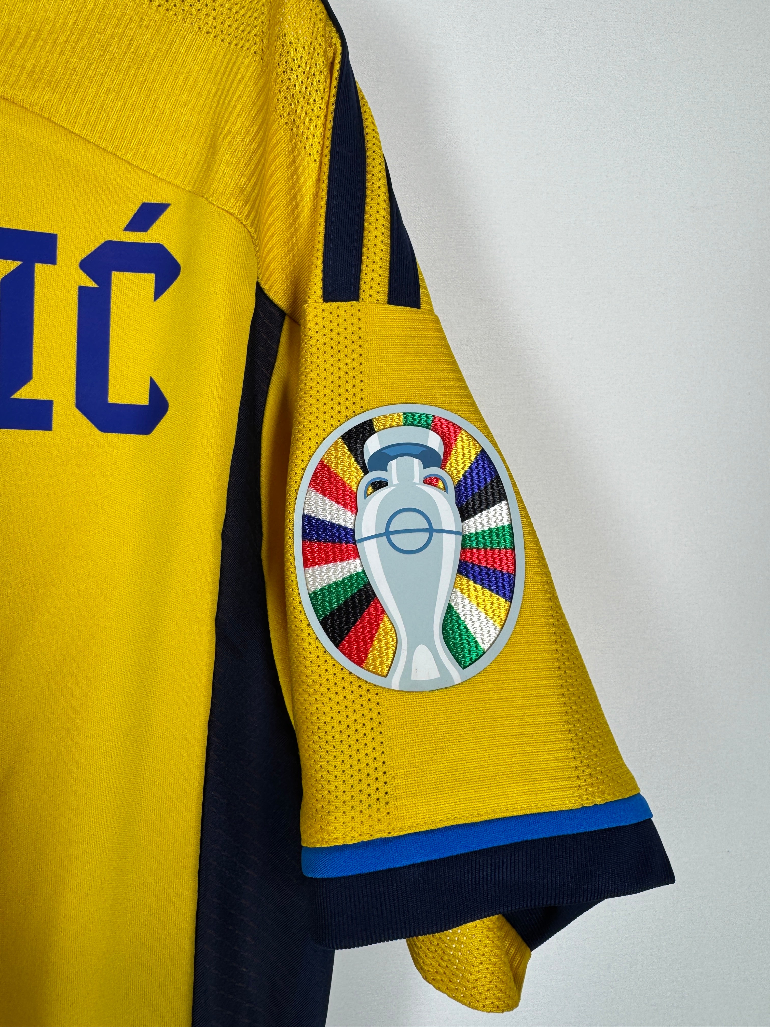 SWEDEN 2022 HOME FOOTBALL JERSEY - IBRAHIMOVIC #11 (M)