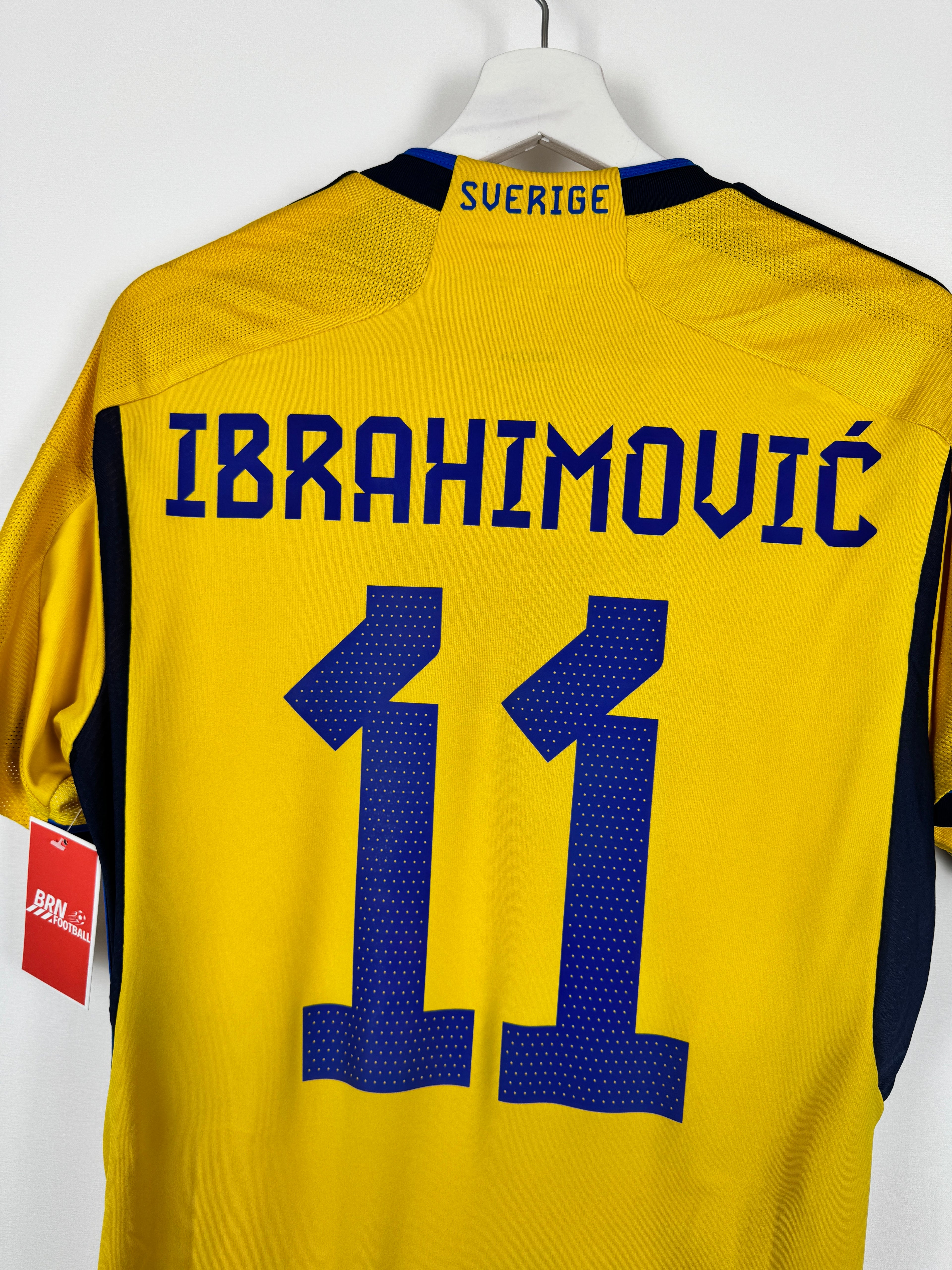 SWEDEN 2022 HOME FOOTBALL JERSEY - IBRAHIMOVIC #11 (M)
