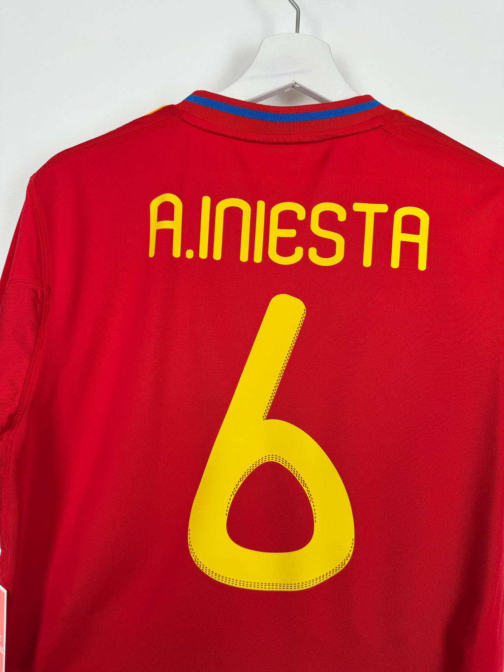 SPAIN 2010 HOME FOOTBALL SHIRT - A. INIESTA #6 (S)