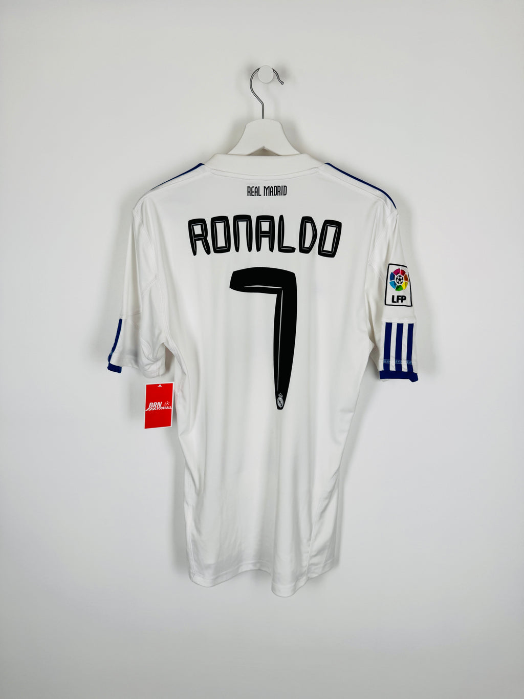 REAL MADRID 2010/2011 HOME FOOTBALL SHIRT - RONALDO #7 (S)