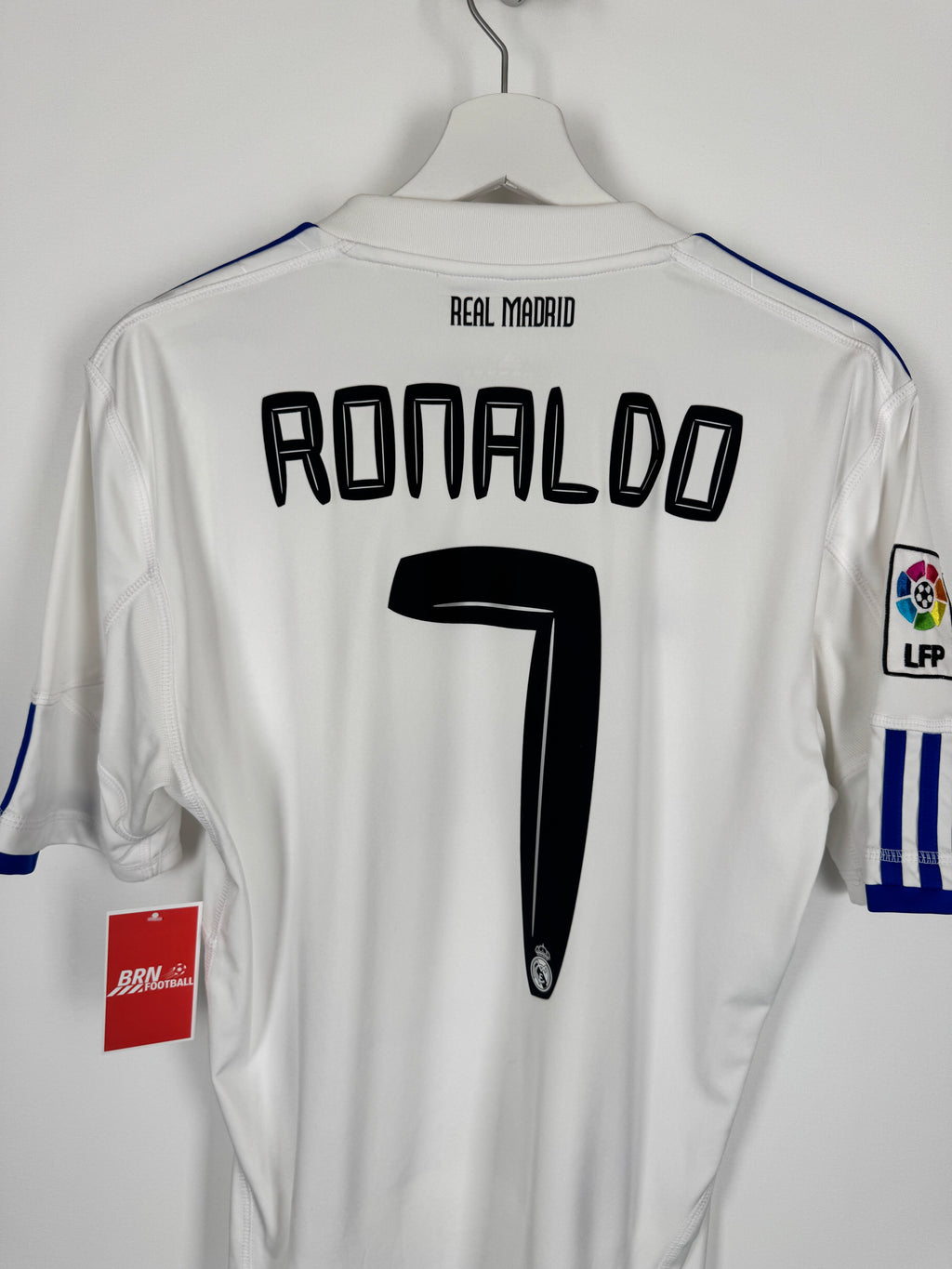 REAL MADRID 2010/2011 HOME FOOTBALL SHIRT - RONALDO #7 (S)