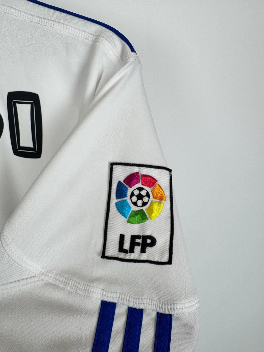 REAL MADRID 2010/2011 HOME FOOTBALL SHIRT - RONALDO #7 (S)