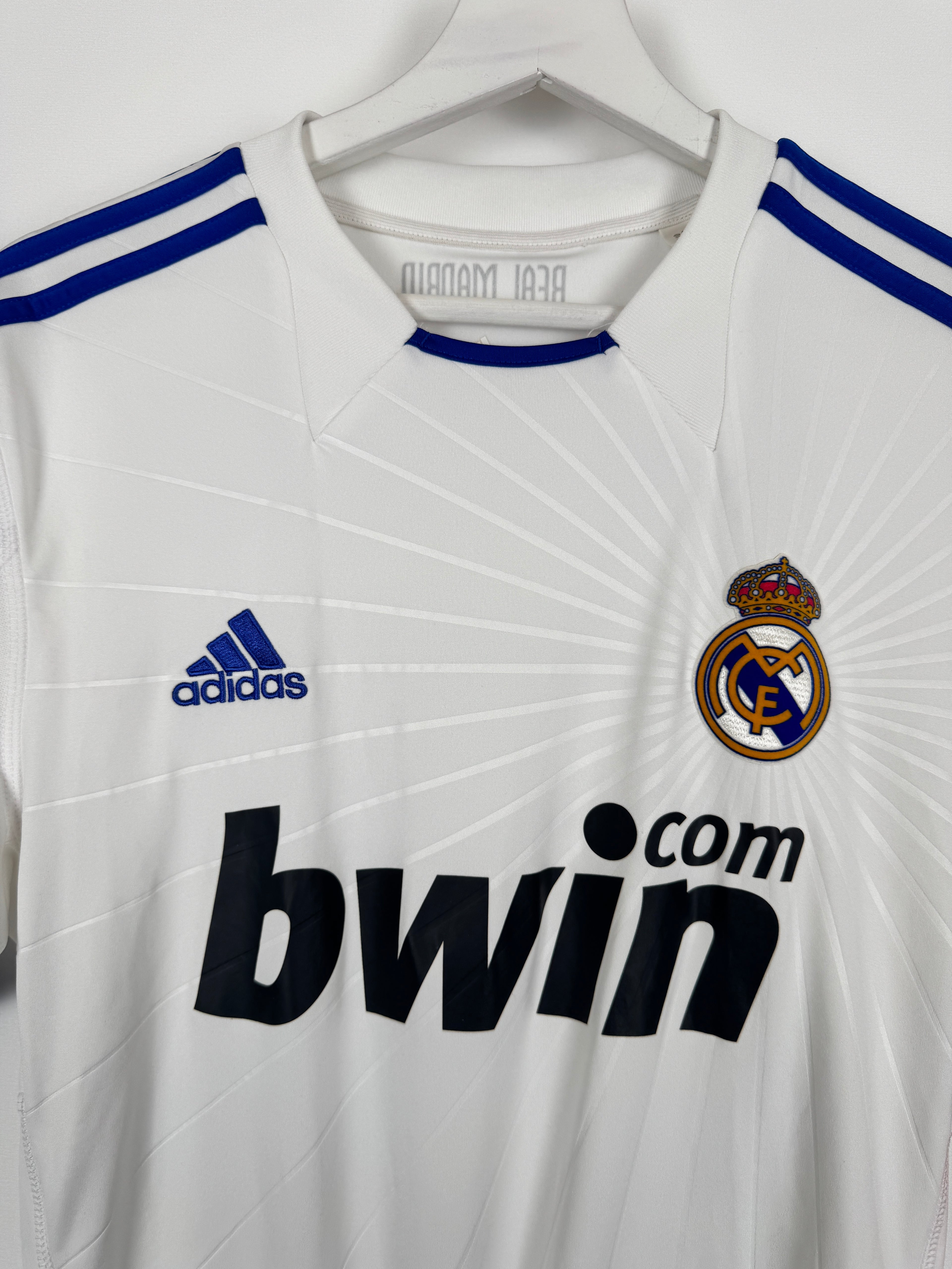 REAL MADRID 2010/2011 HOME FOOTBALL SHIRT - RONALDO #7 (S)