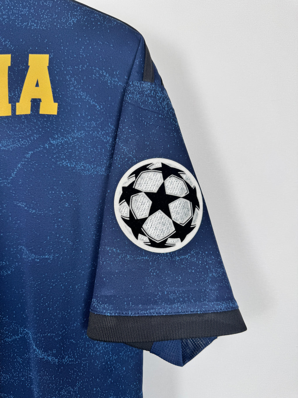 REAL MADRID 2019/2020 AWAY FOOTBALL JERSEY - BENZEMA #9 (L)