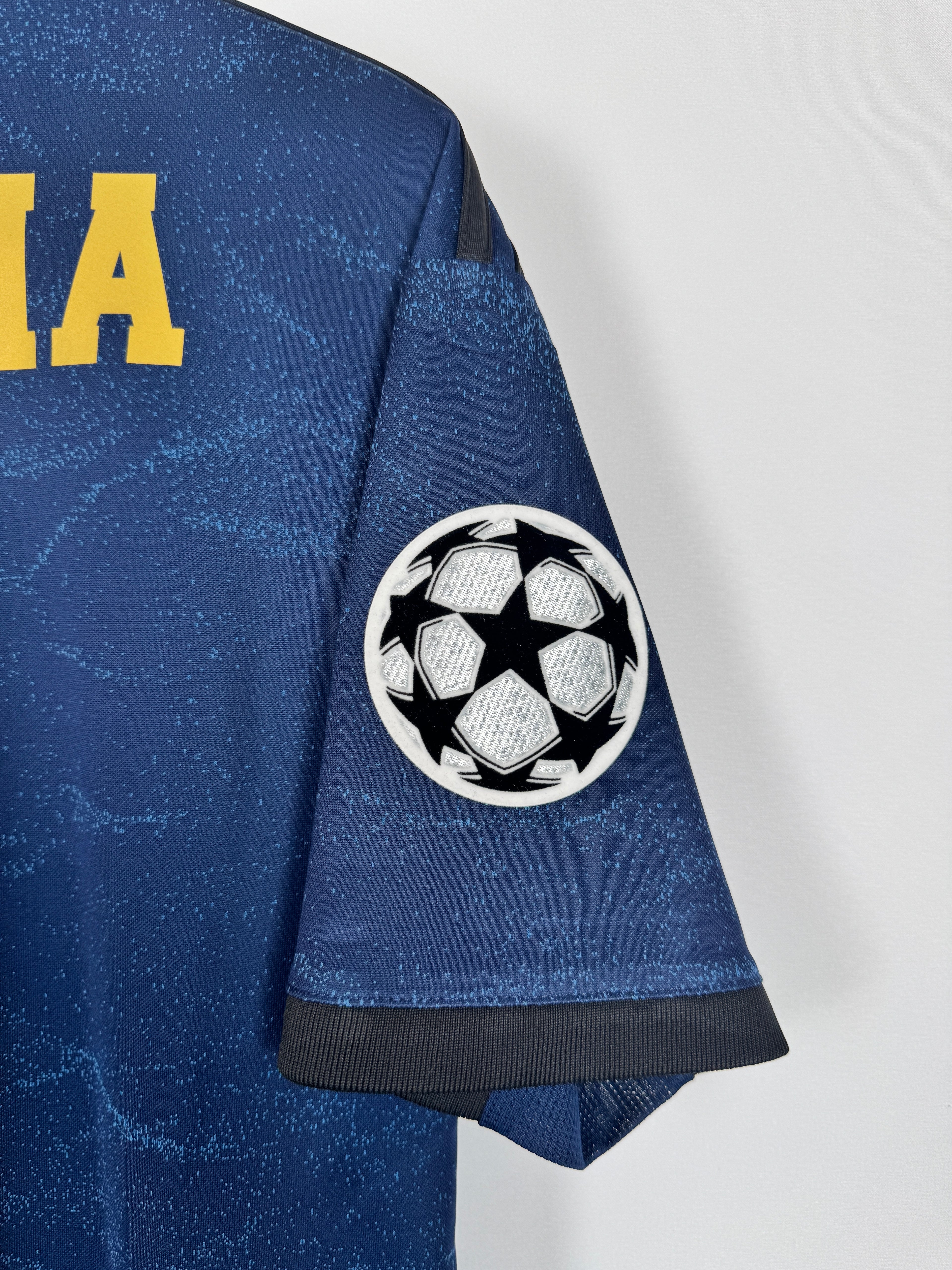 REAL MADRID 2019/2020 AWAY FOOTBALL JERSEY - BENZEMA #9 (L)