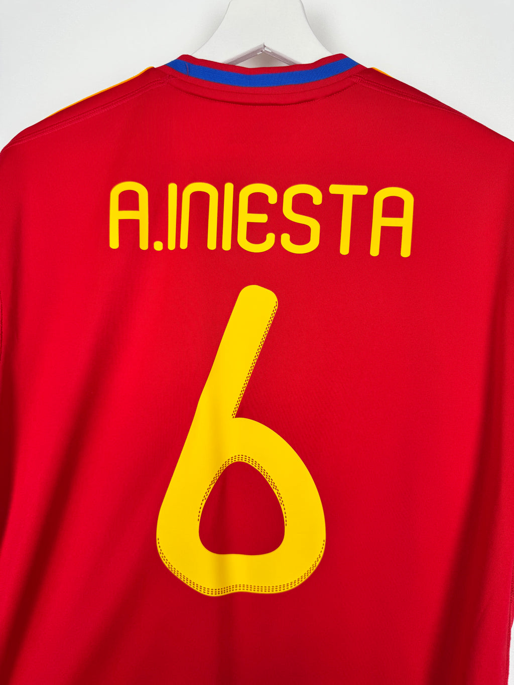 MAILLOT DE FOOTBALL ESPAGNE 2010 DOMICILE - ANDRES INIESTA #6 (L)