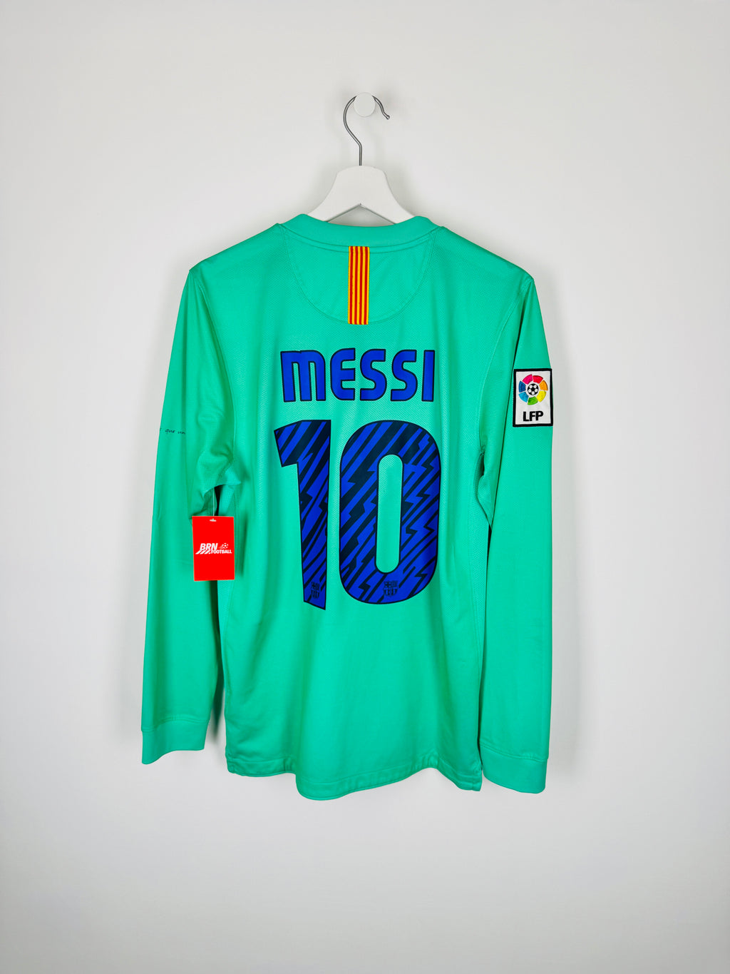 BARCELONA 2010/2011 AWAY FOOTBALL SHIRT - MESSI #10 (S)
