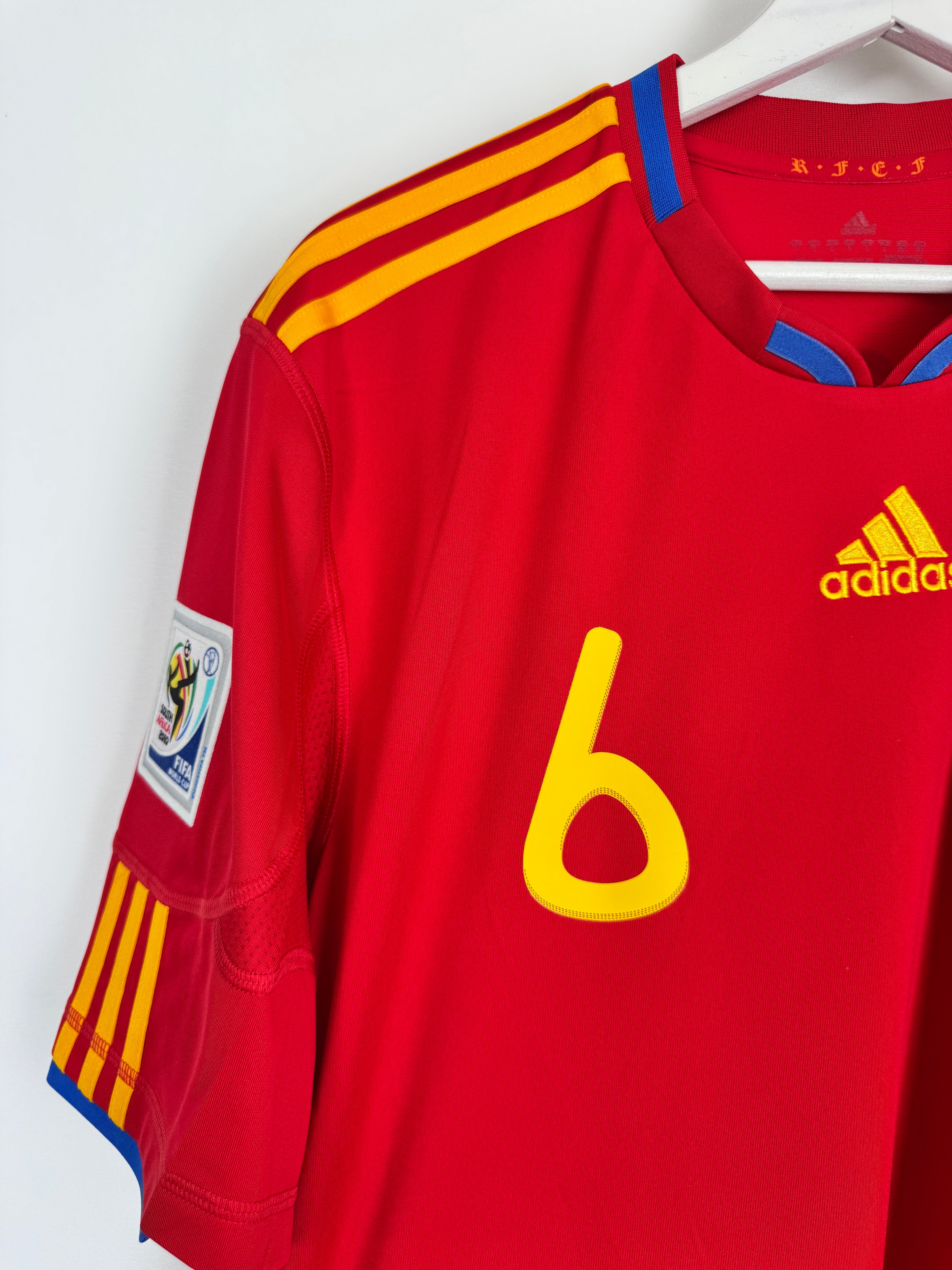 MAILLOT DE FOOTBALL ESPAGNE 2010 DOMICILE - ANDRES INIESTA #6 (L)
