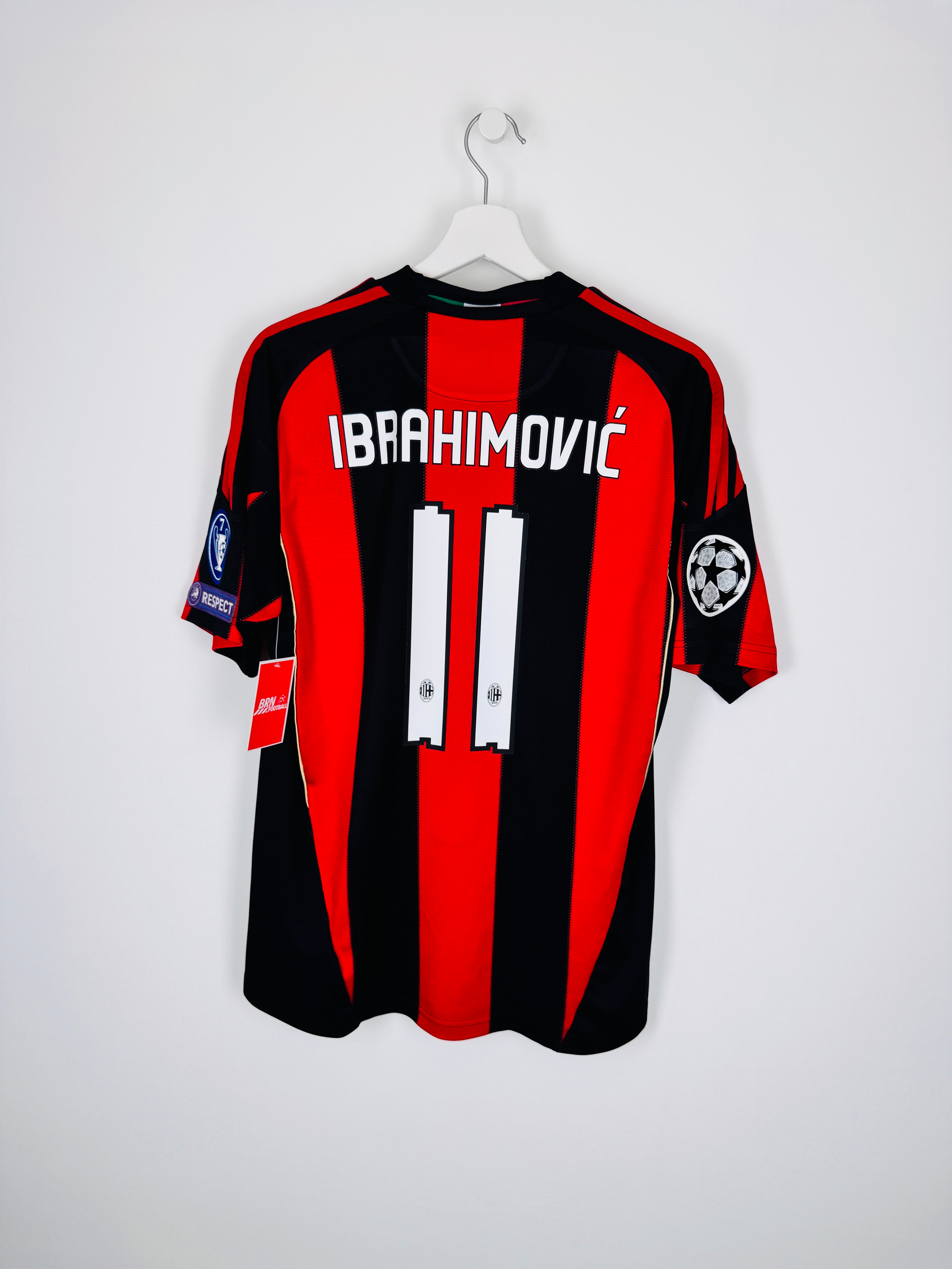 MAILLOT DE FOOTBALL AC MILAN 2010/2011 DOMICILE - ZLATAN IBRAHIMOVIC #11 (M)