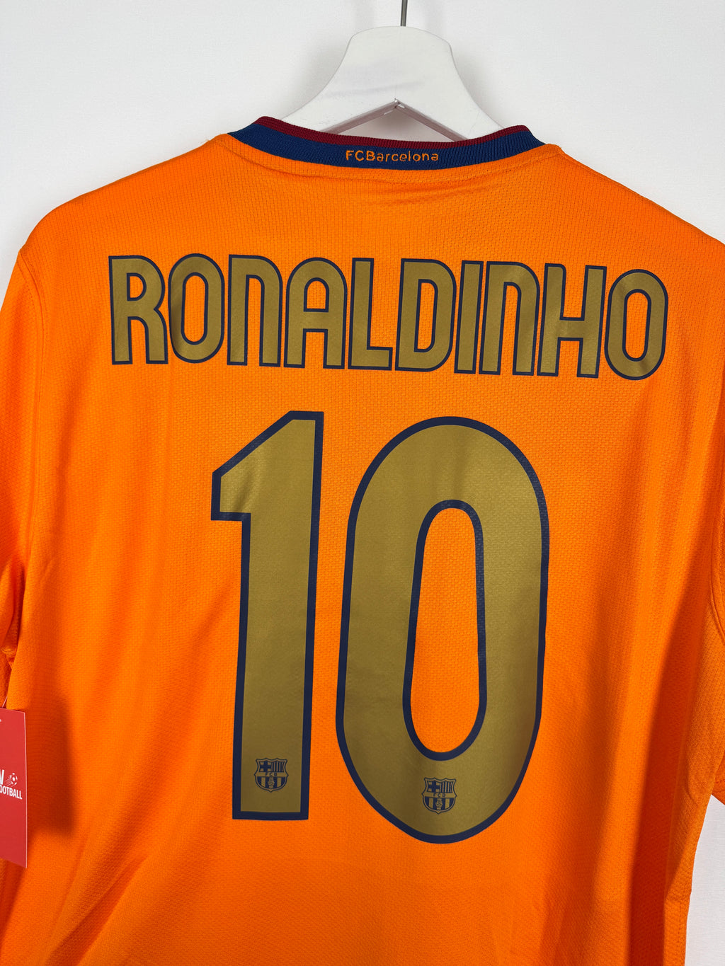 BARCELONA FOOTBALL SHIRT 2006/2008 AWAY - RONALDINHO #10 (M)