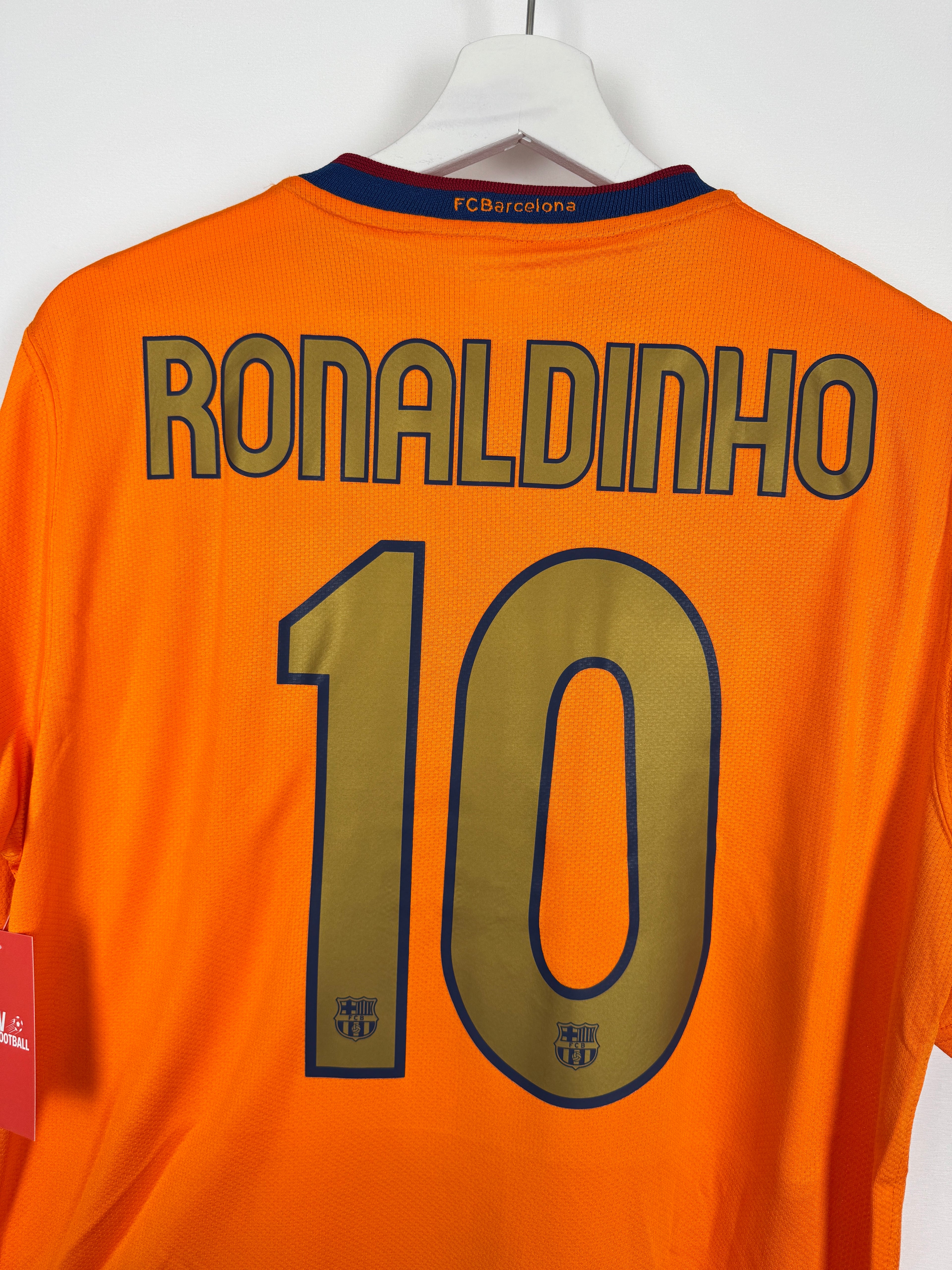 BARCELONA FOOTBALL SHIRT 2006/2008 AWAY - RONALDINHO #10 (M)