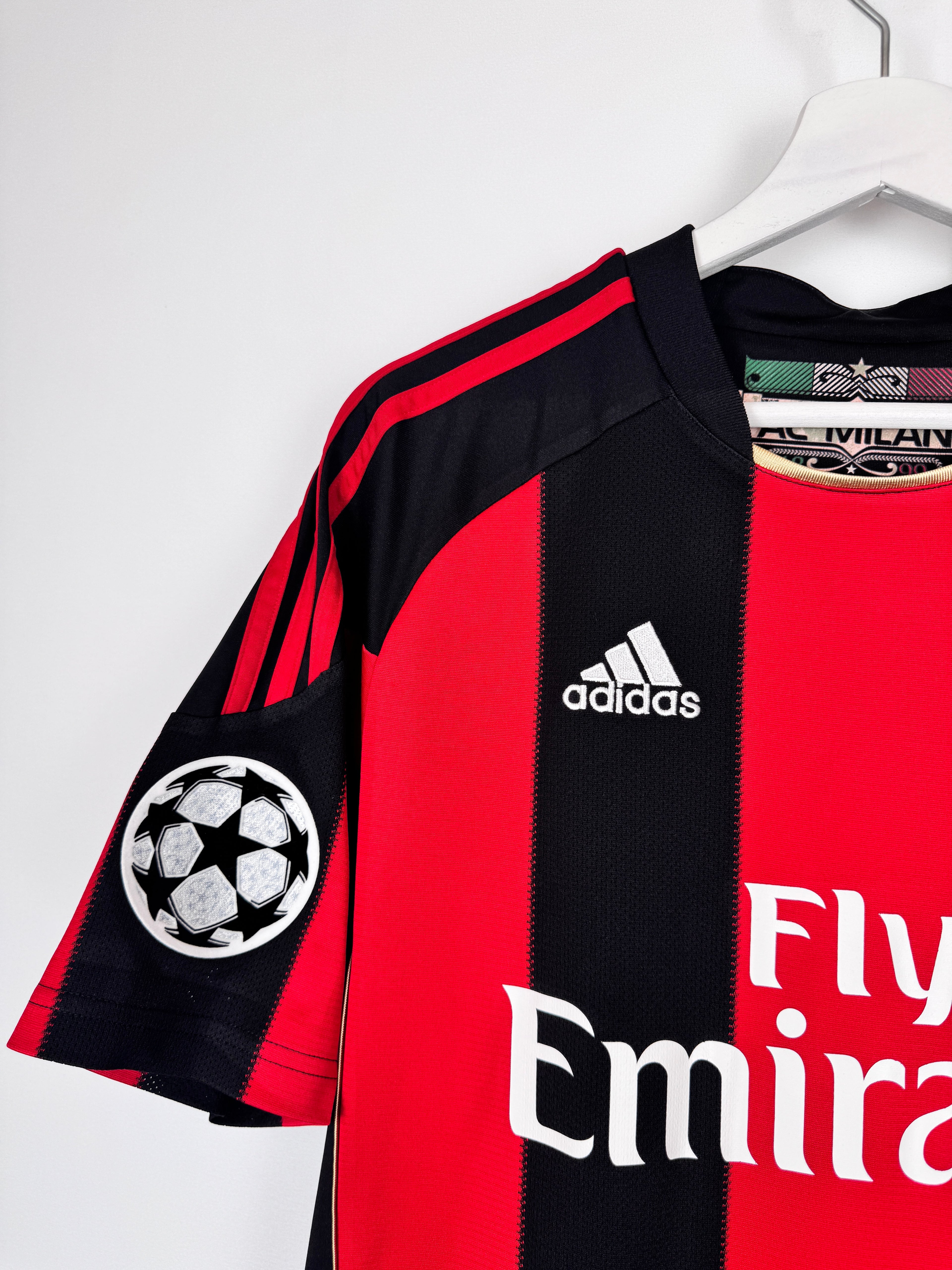 MAILLOT DE FOOTBALL AC MILAN 2010/2011 DOMICILE - ZLATAN IBRAHIMOVIC #11 (M)