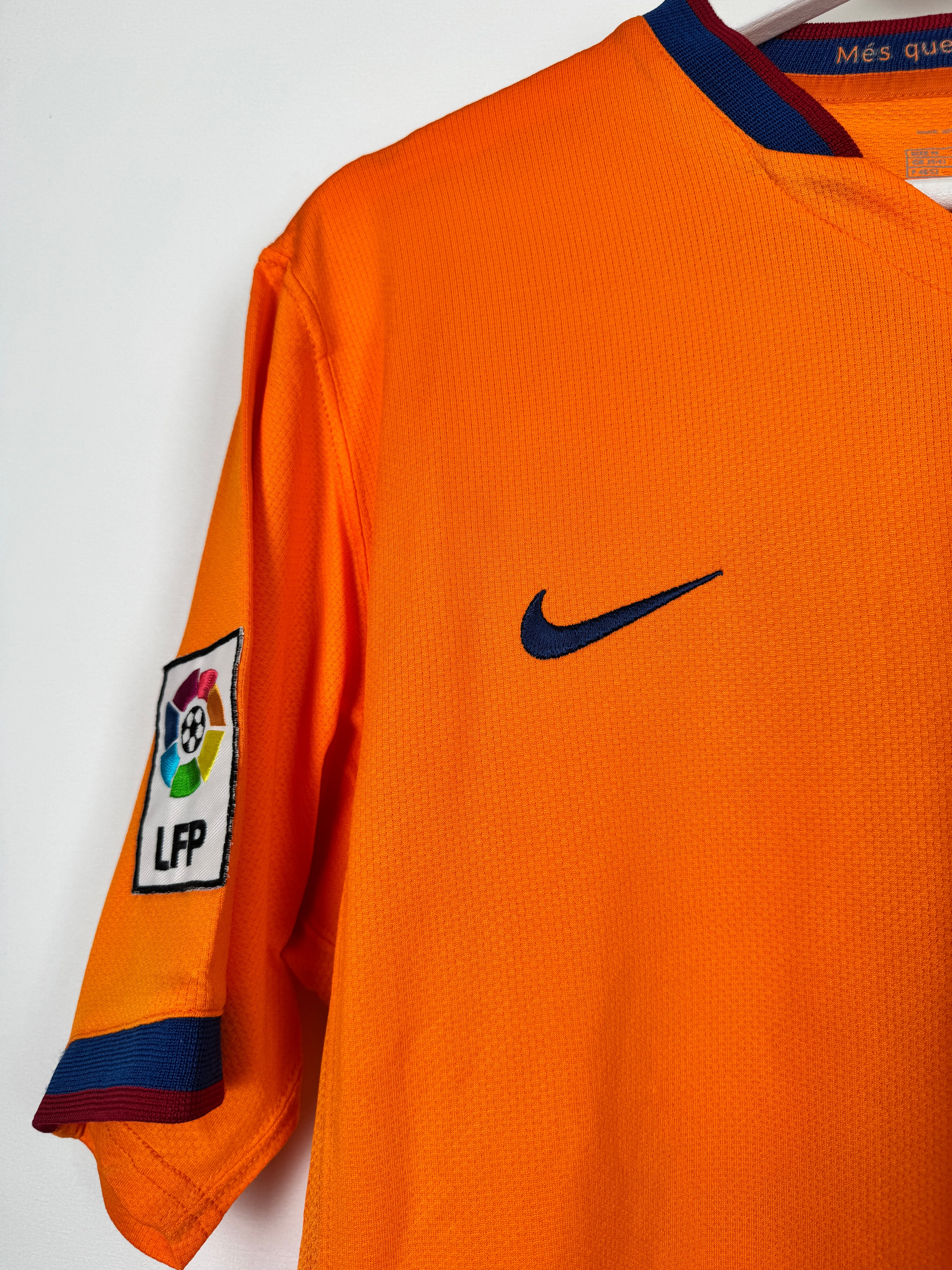 BARCELONA FOOTBALL SHIRT 2006/2008 AWAY - RONALDINHO #10 (M)