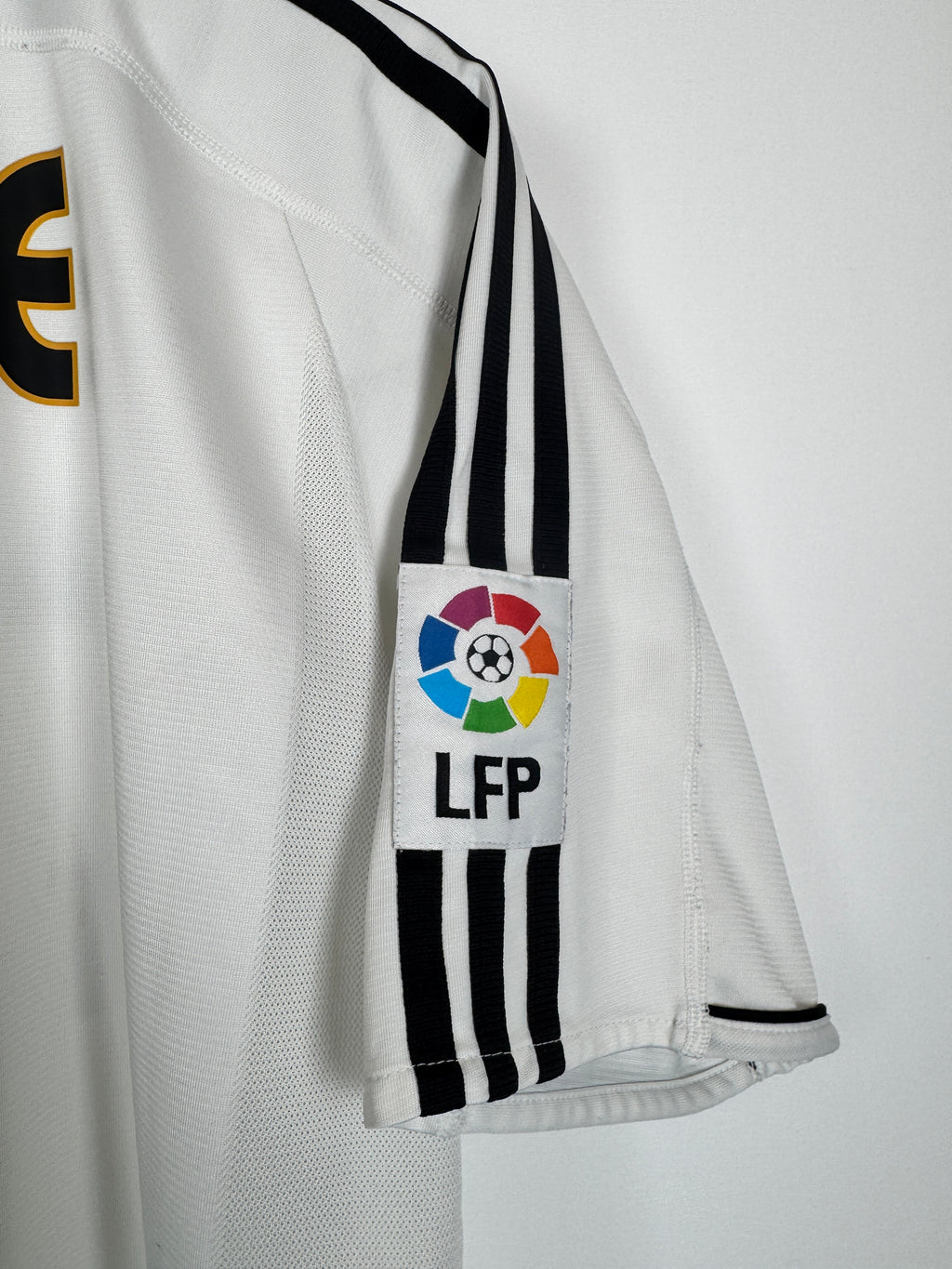 REAL MADRID 2003/2004 HOME FOOTBALL SHIRT - ZIDANE #5 (M)