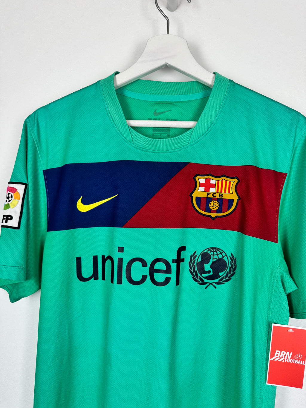 BARCELONA 2010/2011 AWAY FOOTBALL SHIRT - MESSI #10 (S)